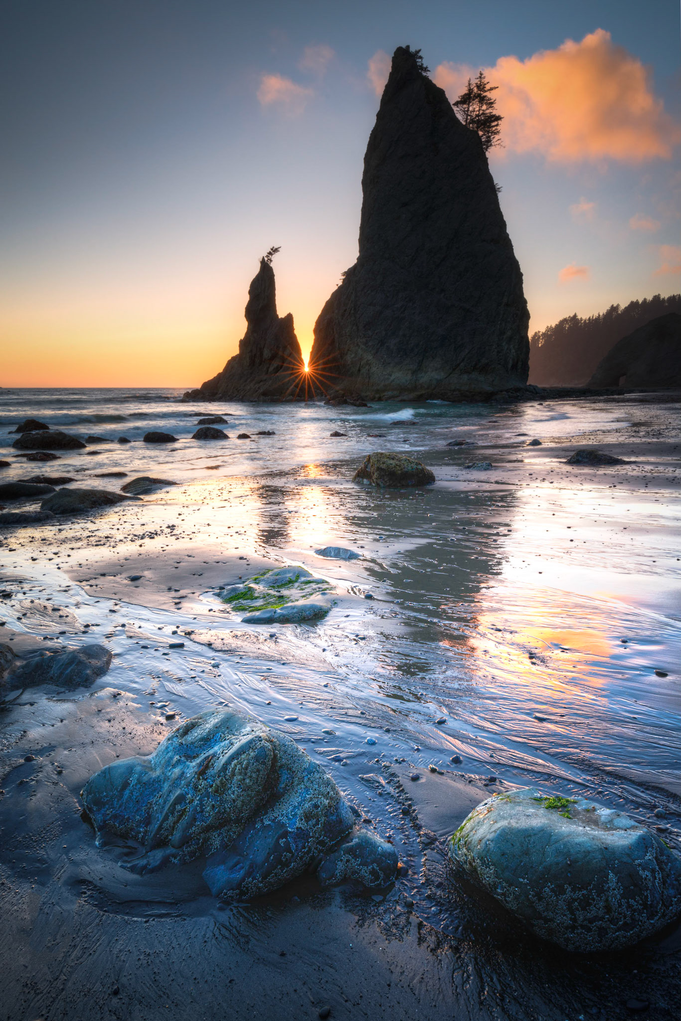Sunset at Rialto BeachOlympic National ParkWashingtonAugust 4, 2016PENTAX K-1, HD PENTAX-D FA 15-30mm F2.8ED SDM WRISO 100 19 mm  ¹⁄₁₃ sec at ƒ / 22