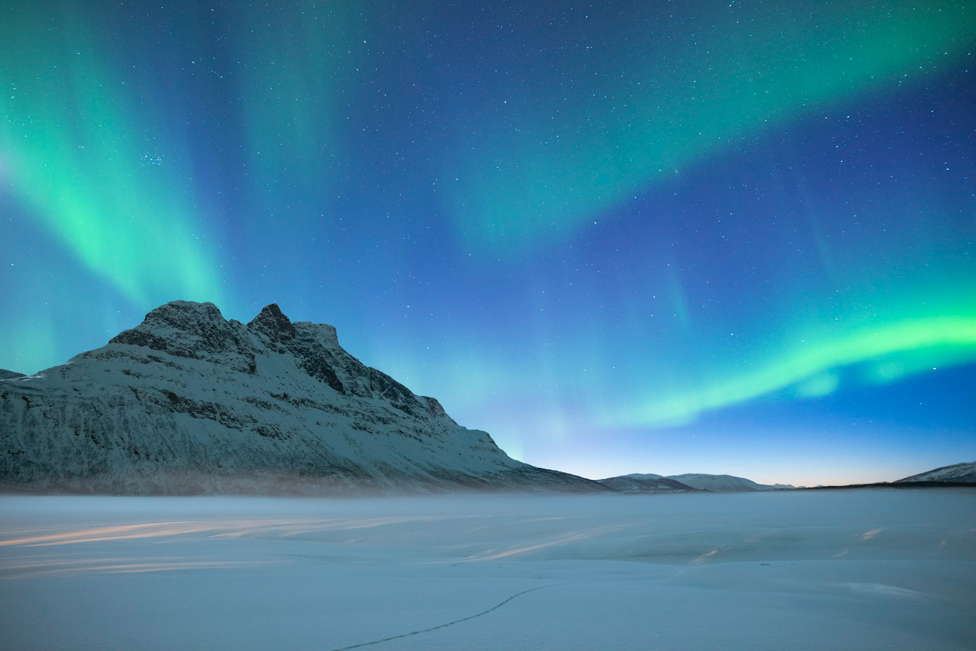 The northern lights over the frozen lake of Skoddebergvatnet.Troms, NorwayMarch 22, 2018PENTAX K-1, HD PENTAX-D FA 24-70mm F2.8ED SDM WRISO 3200 24 mm  13.0 sec at ƒ / 2.8