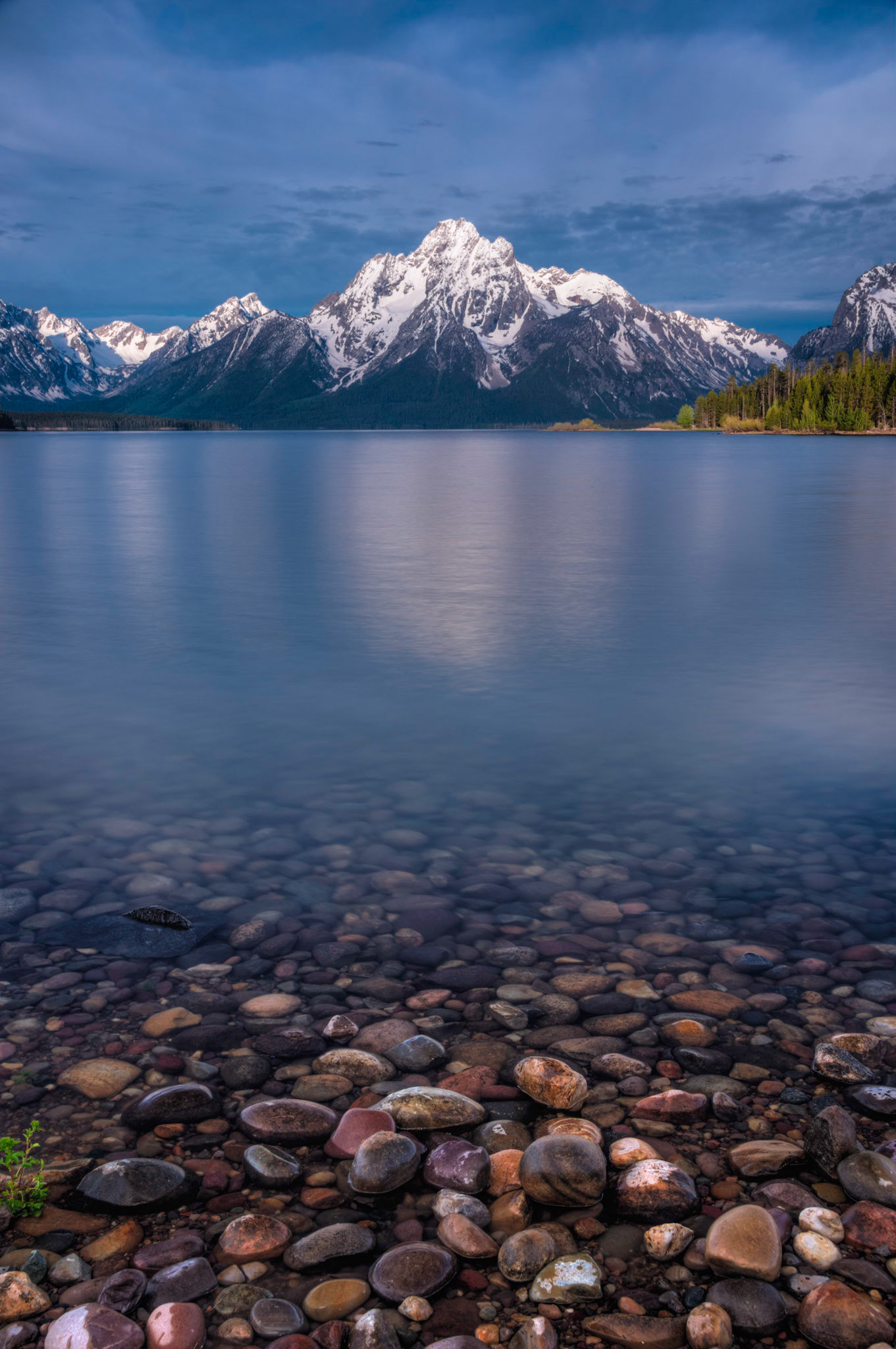Early morning at Colter Bay, Jackson Lake.  Grand Teton National Park20 June 2014PENTAX K-3, Sigma 18-250mm f/3.5-6.3 DC OS HSMISO 100 24 mm  1.6 sec at ƒ / 11