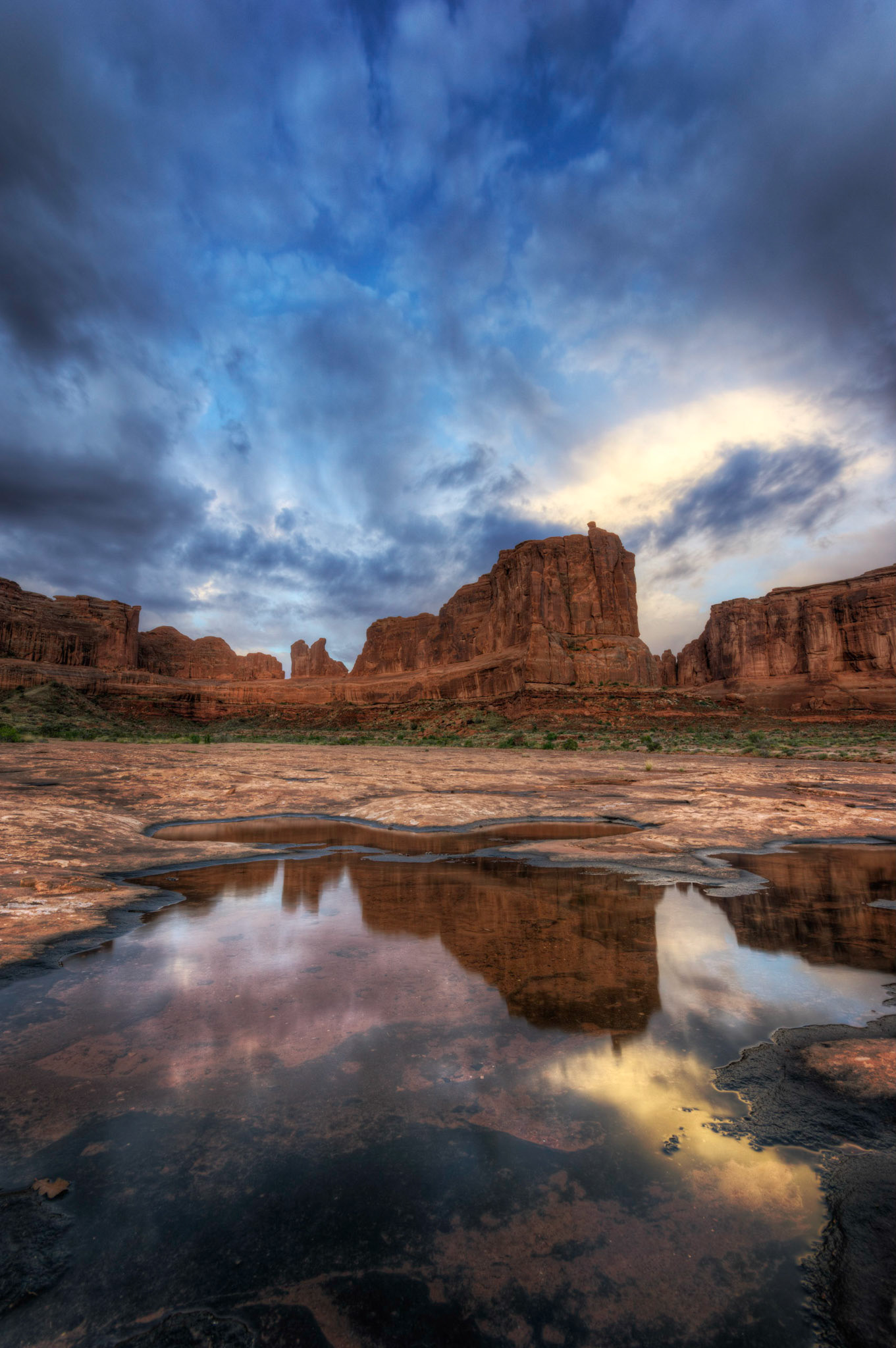 Sunrise near the Courthouse Towers.Arches National Park19 May 2015This is an HDR image consisting of 5 exposures merged in Photomatix Pro. Additional processing in Lightroom and Photoshop.PENTAX K-3, Sigma 10-20mm f/4-5.6 EX DCISO 100 10 mm  ¼ sec at ƒ / 13