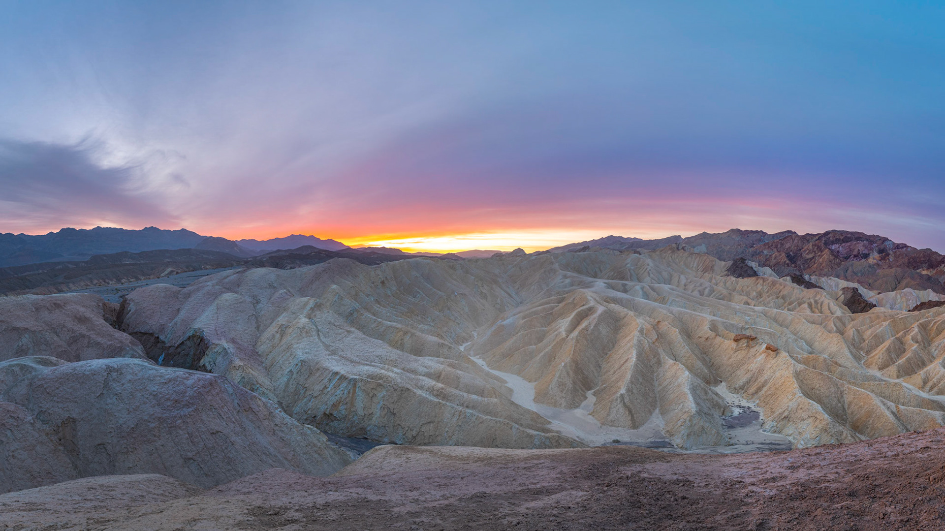Zabriskie Point, around sunrise.Death Valley National ParkCaliforniaFebruary 18, 2020Pentax K-1, HD PENTAX-D FA 15-30mm F2.8ED SDM WRISO 200 15 mm  1.0 sec at ƒ / 11