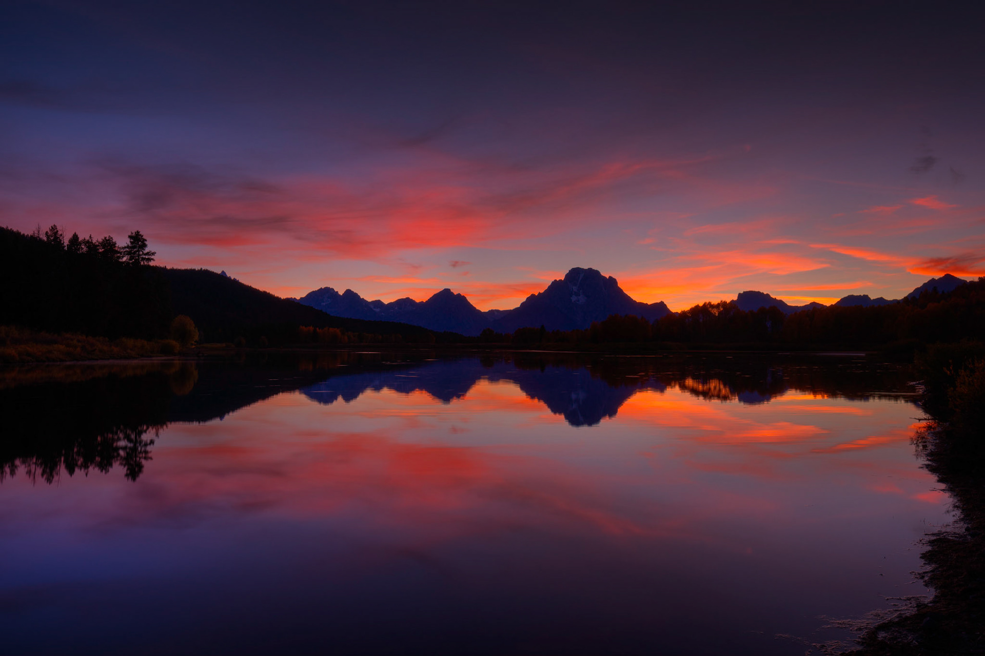 The last light of the day over Mount Moran, from Oxbow Bend.Grand Teton National ParkWyomingSeptember 26, 2016This is an HDR image consisting of 5 exposures merged in Photomatix Pro. Additional processing in Lightroom and Photoshop.PENTAX K-1, HD PENTAX-D FA 15-30mm F2.8ED SDM WRISO 100 30 mm  0.6 sec at ƒ / 18