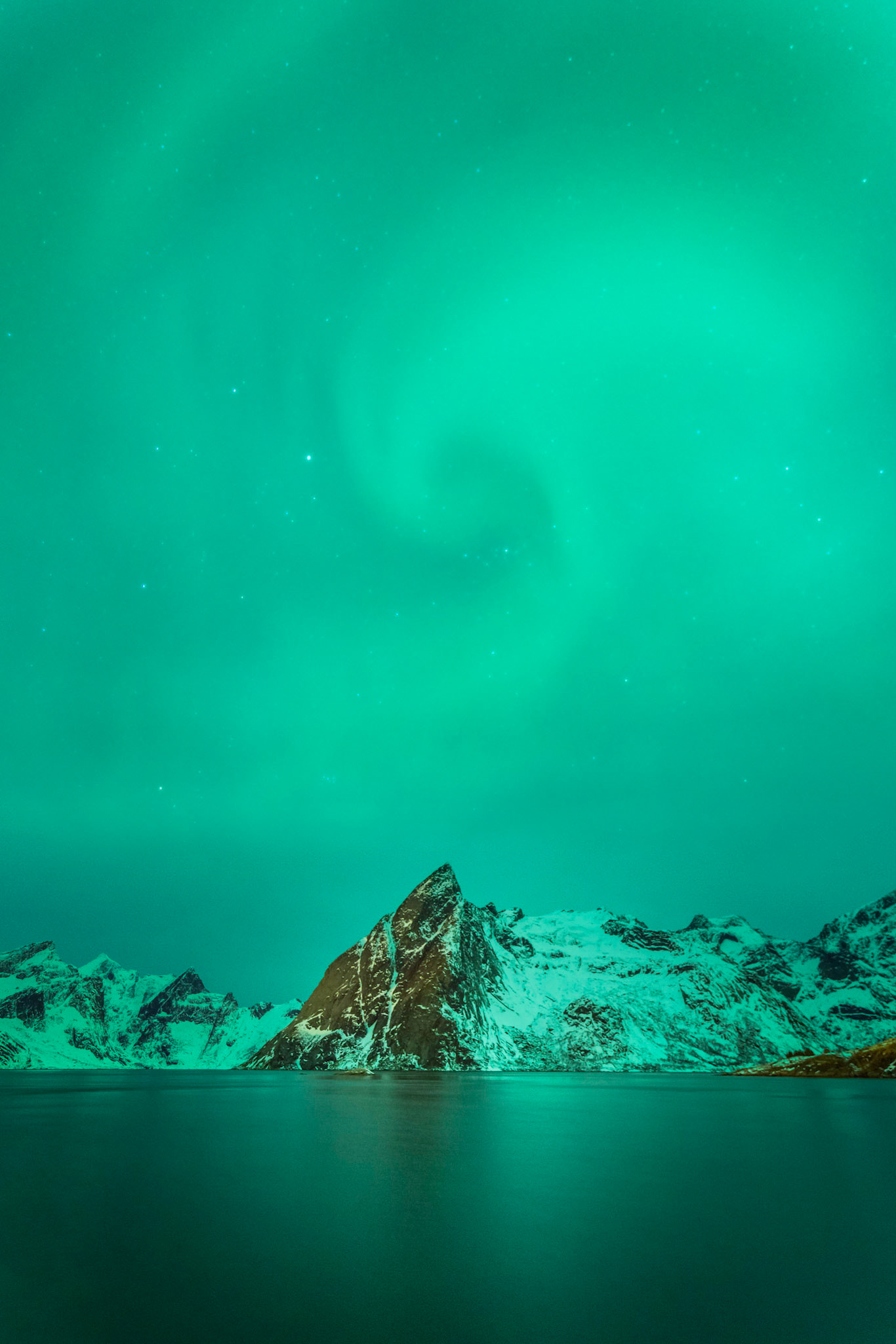Swirls of the Aurora Borealis above Ostinden.Hamnøy, Nordland, NorwayMarch 16, 2018PENTAX K-1, HD PENTAX-D FA 15-30mm F2.8ED SDM WRISO 3200 15 mm  15.0 sec at ƒ / 3.2