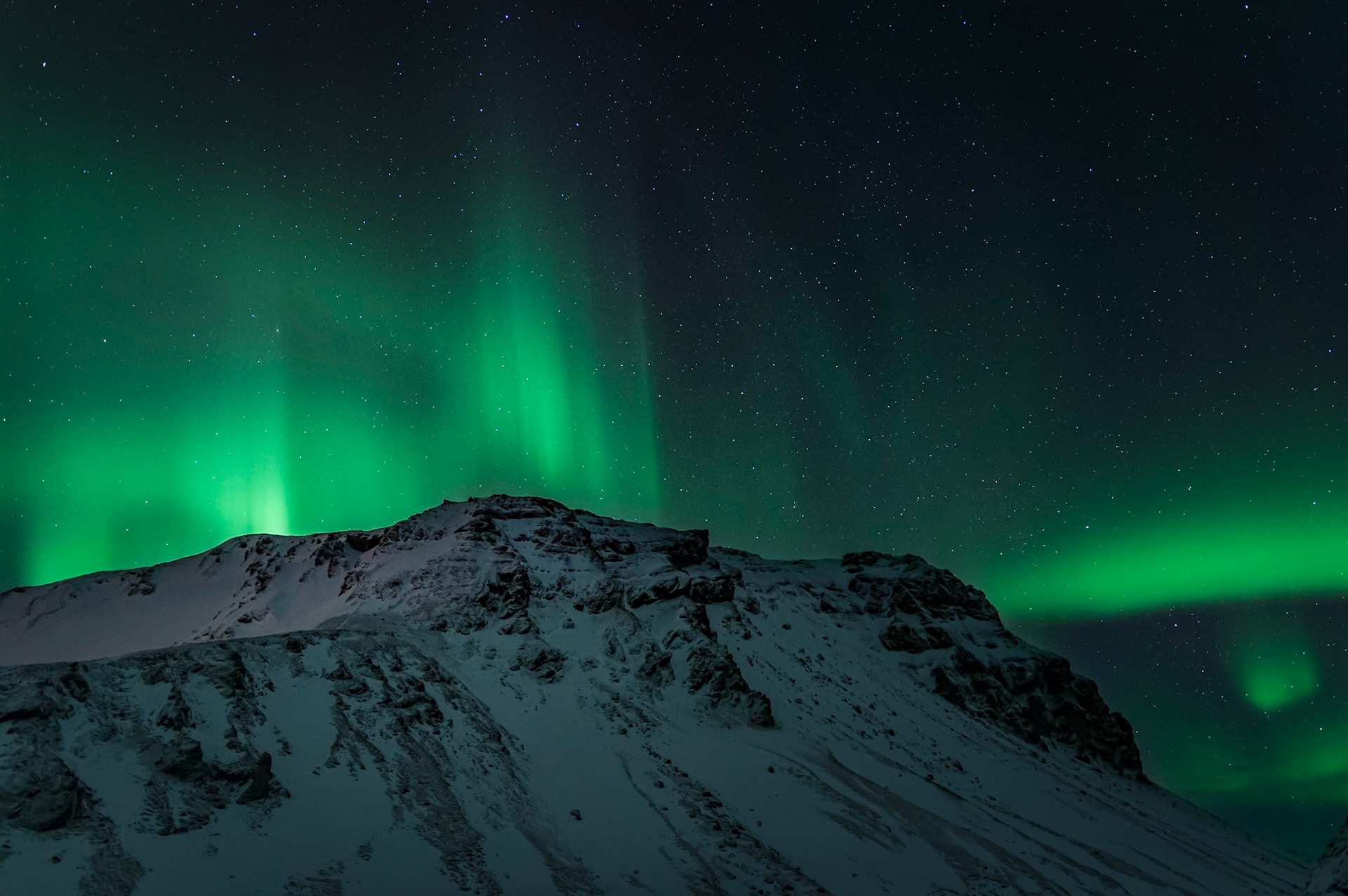 The Aurora Borealis, near Hotel Katla., February 11, 2016Pentax K-3, SIGMA 18-35mm F1.8 DC HSM A013ISO 800 18 mm  8.0 sec at ƒ / 1.8