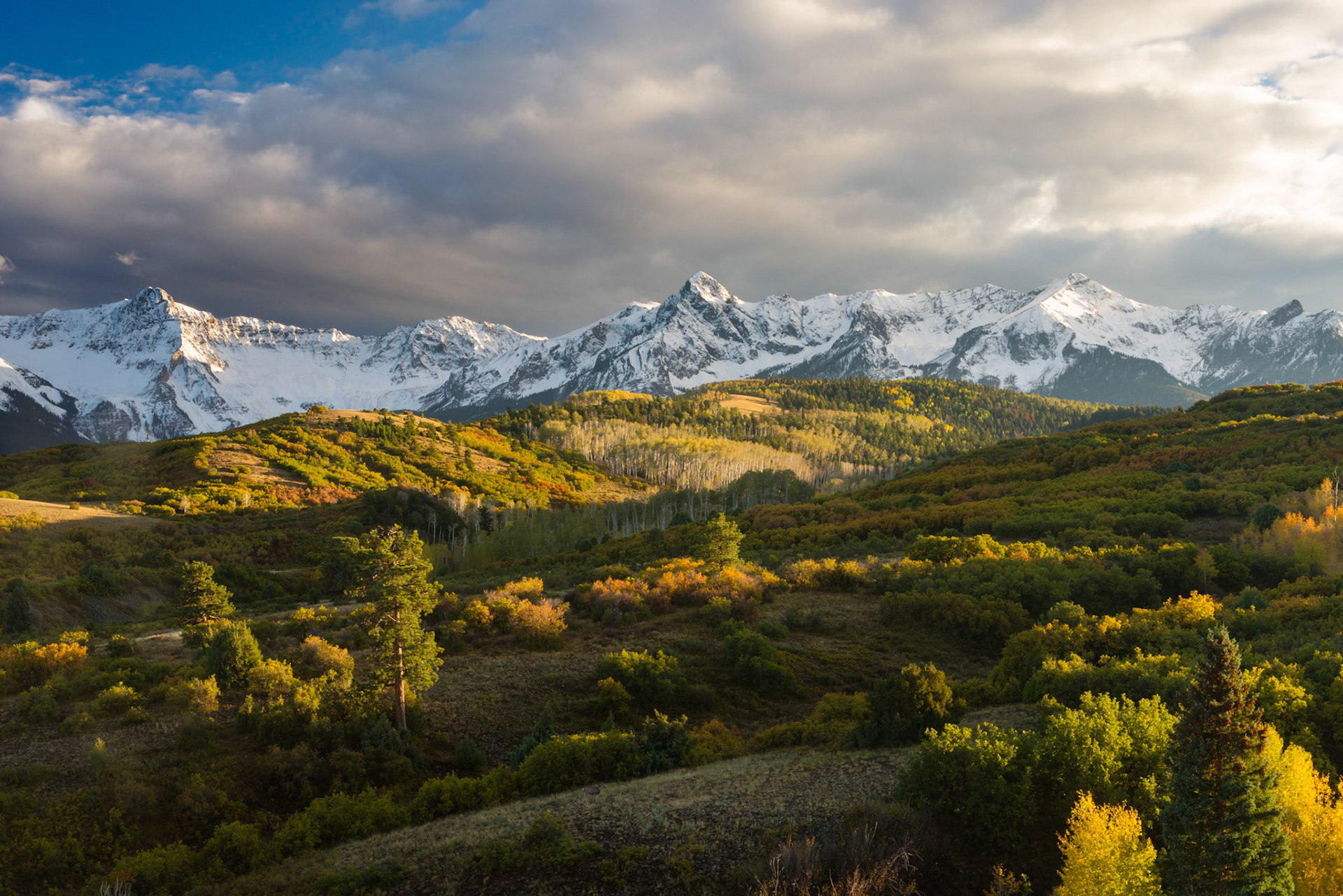 Autumn sunset at the Dallas Divide, San Juan Mountains.Uncompahgre National ForestColoradoSeptember 29, 2017PENTAX K-1, TAMRON 28-300mm F3.5-6.3 Ultra zoom XRISO 100 45 mm  1.0 sec at ƒ / 16