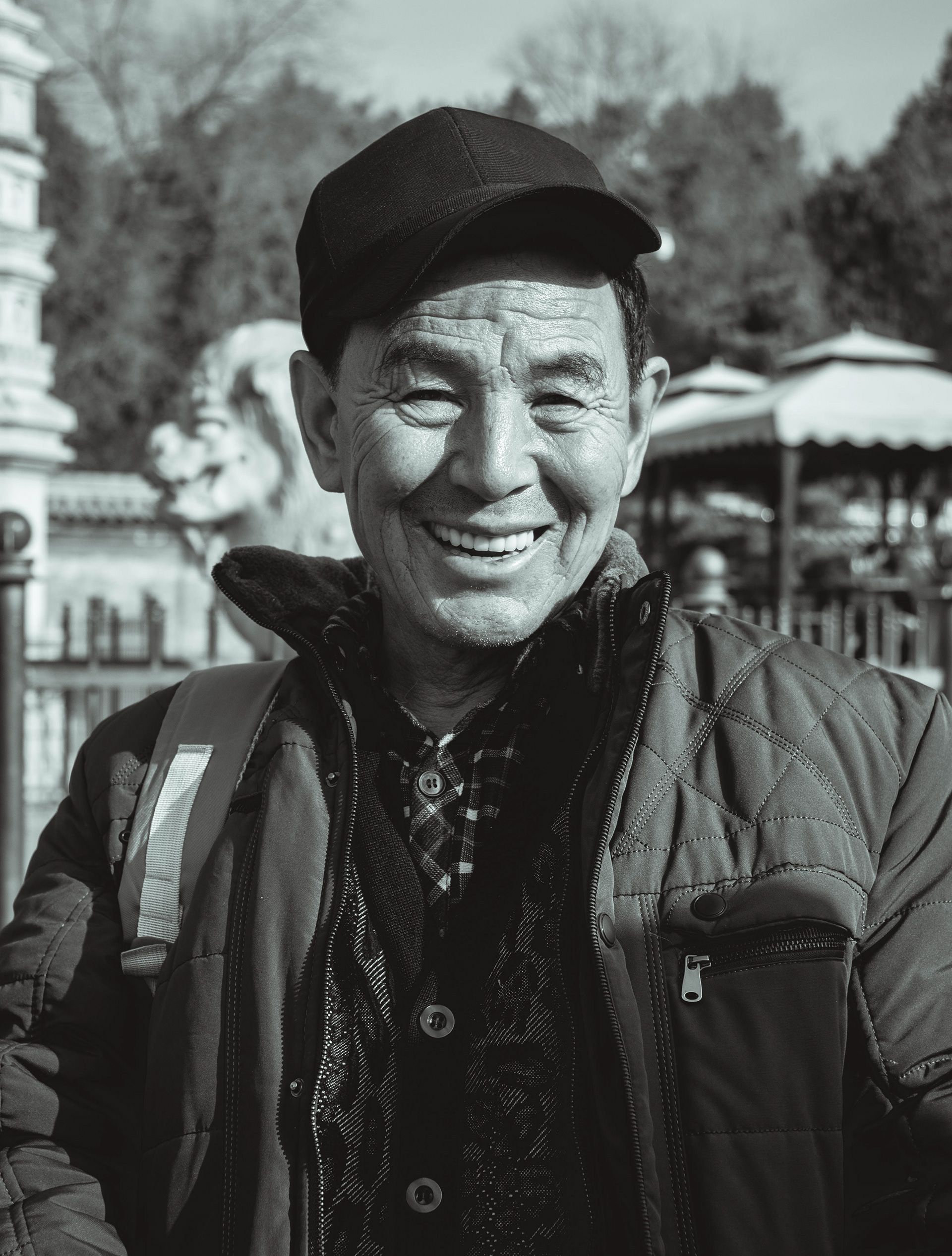 Most of the Chinese people smile a lot, especially if they see europeans with cameras:) Beijing, China