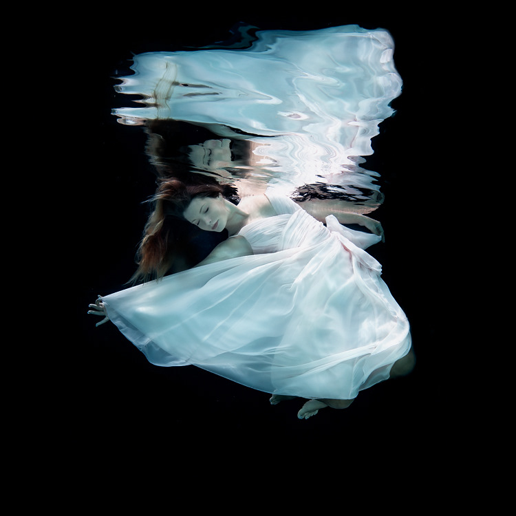 Elena Kalis Underwater Photography - Black Echo