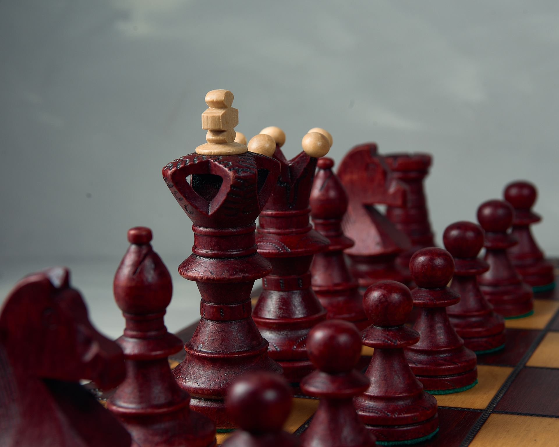 the black pieces are laid out ready to begin, the black king is in sharpest focus