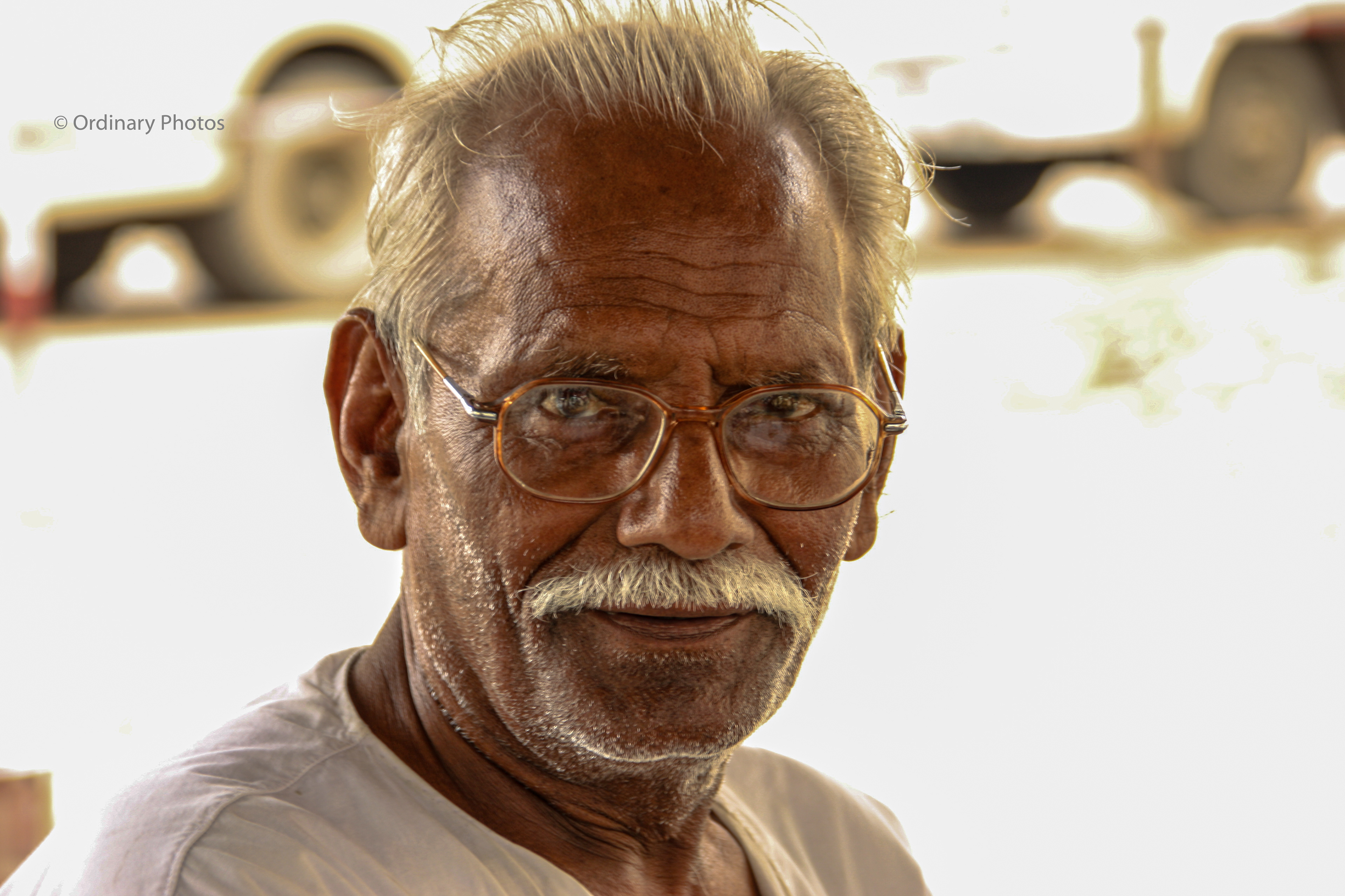 Een portretfoto genomen op het busstation van Varanasi