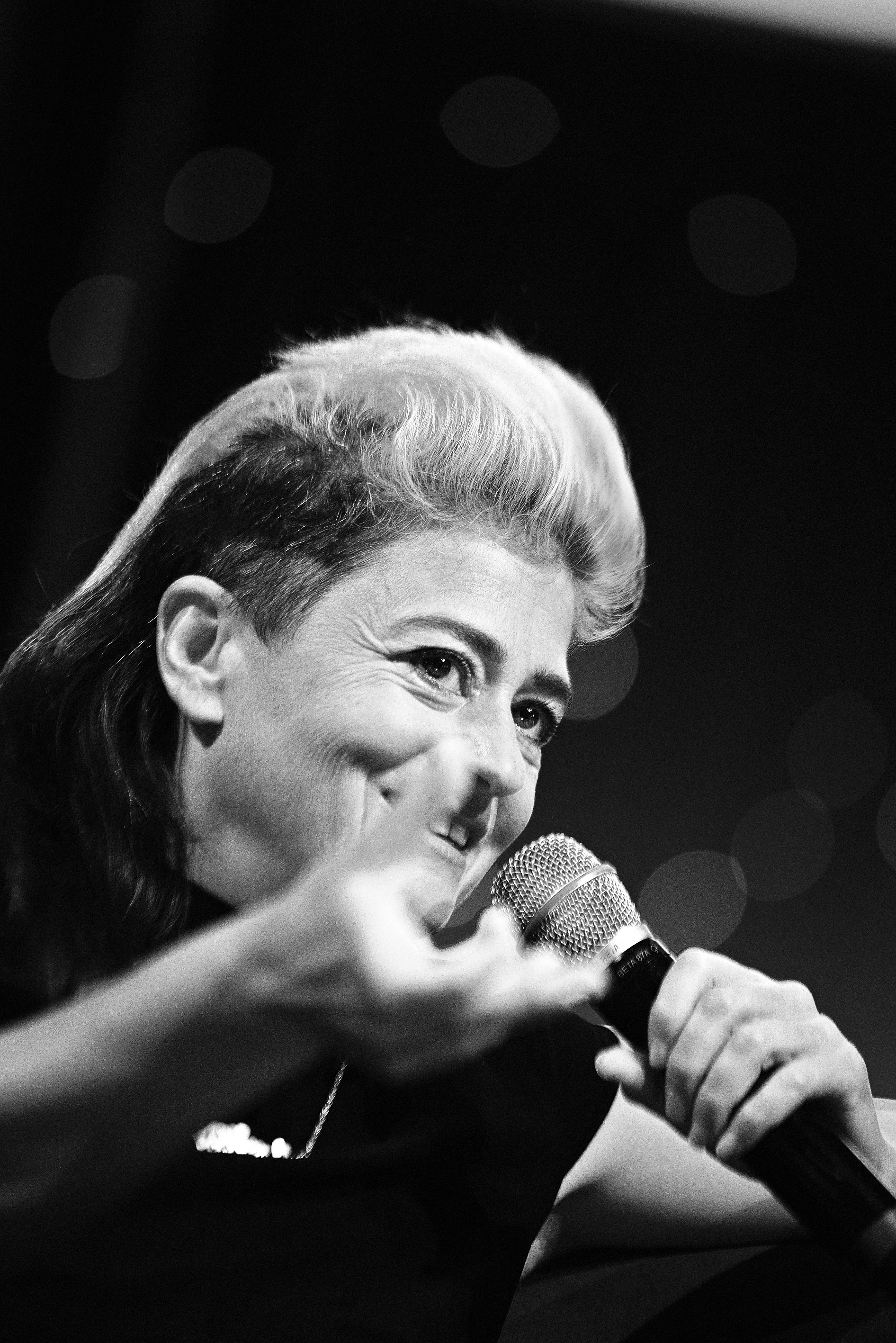 peaches während eines gesprächs