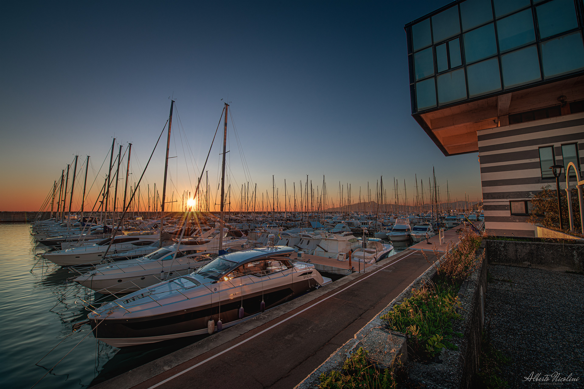 Porto di lavagna al tramonto