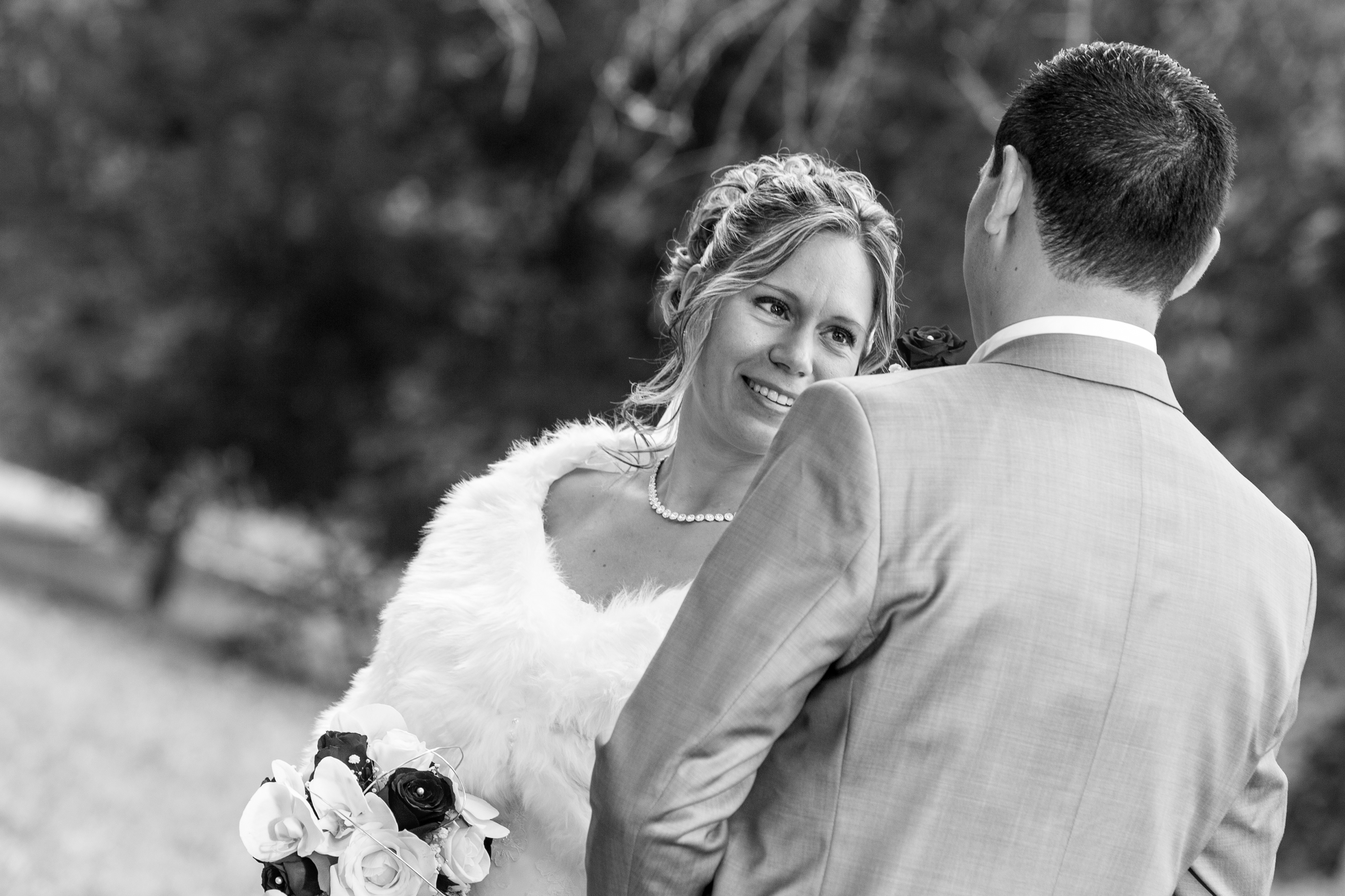 shooting photo couple mariage by Mika Pollet photographe