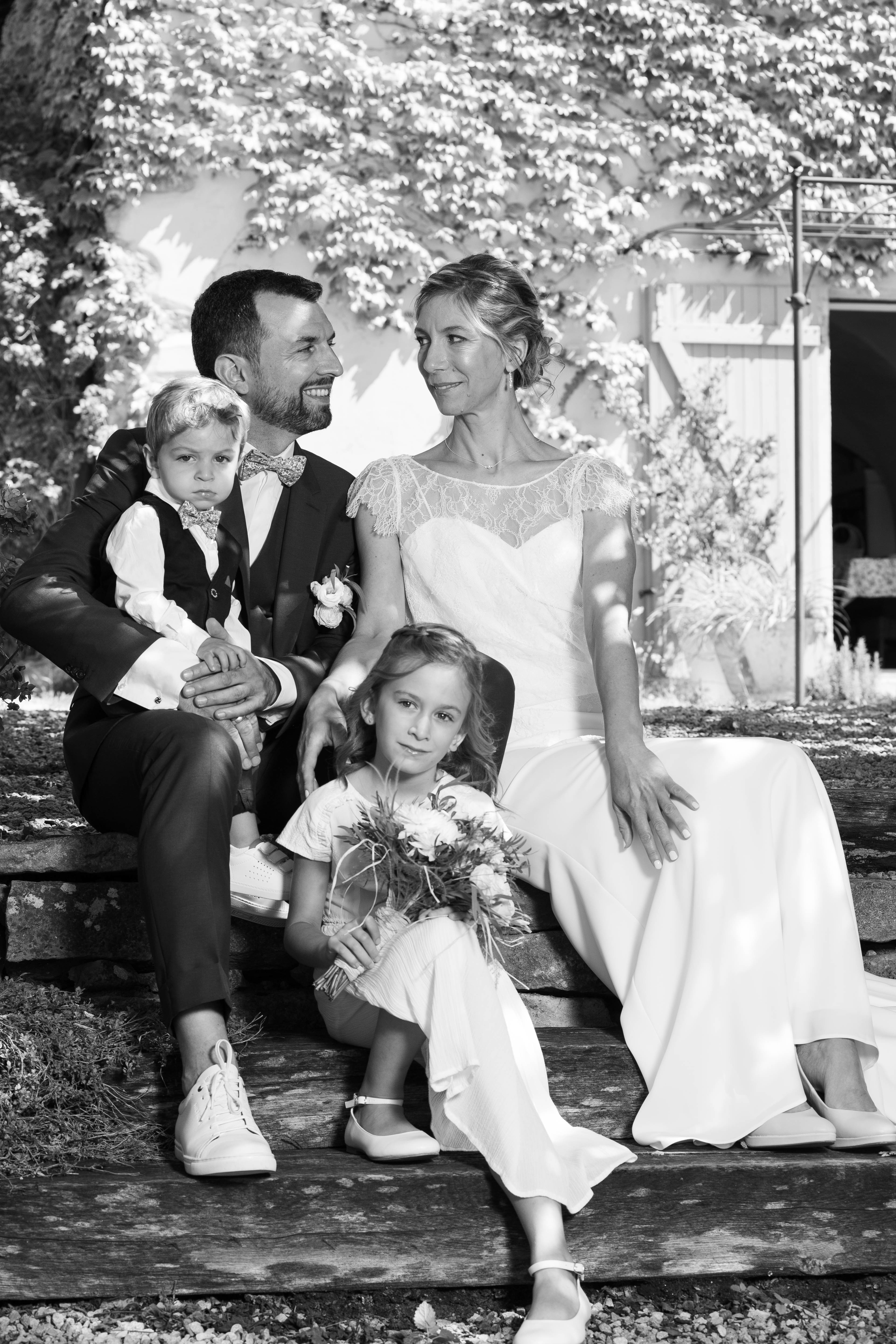 photos de famille couple mariage beaujolais by mika pollet photographe