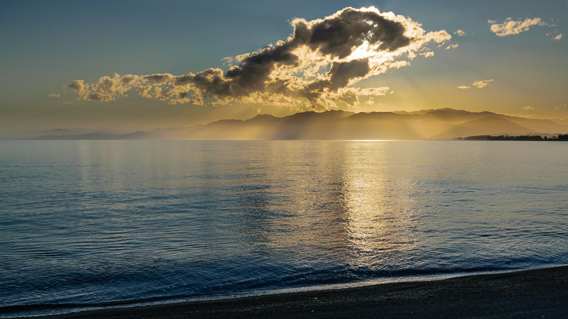 Golden Sunlight - Beach South of Kaikoura