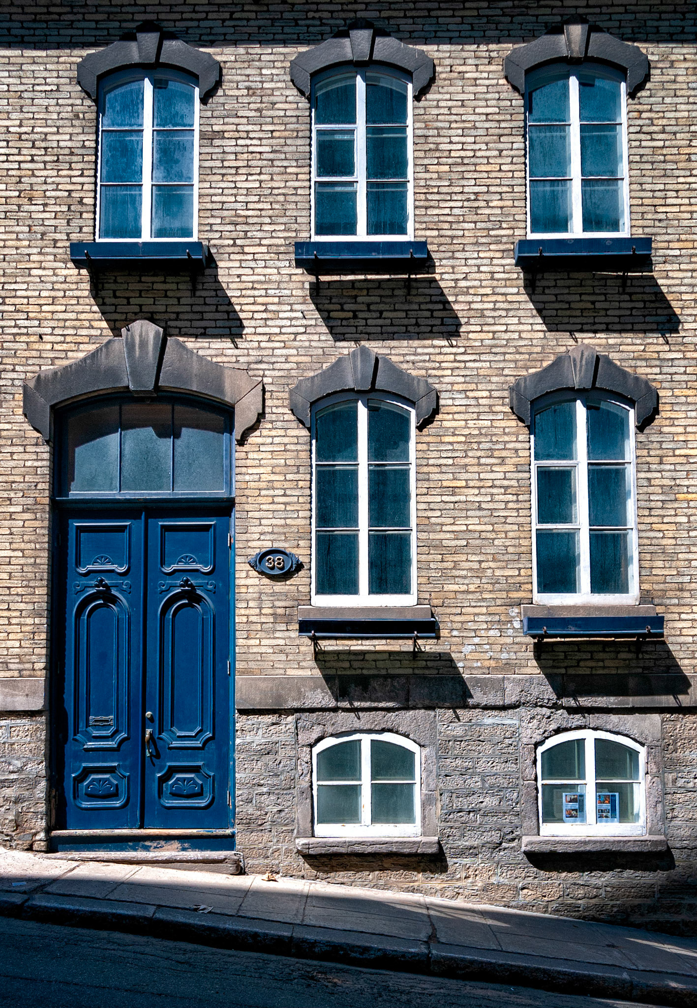 Blue & White Trim, Qecbec City