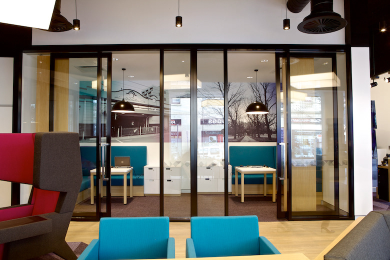 Consult Cubes with corner booth meeting space