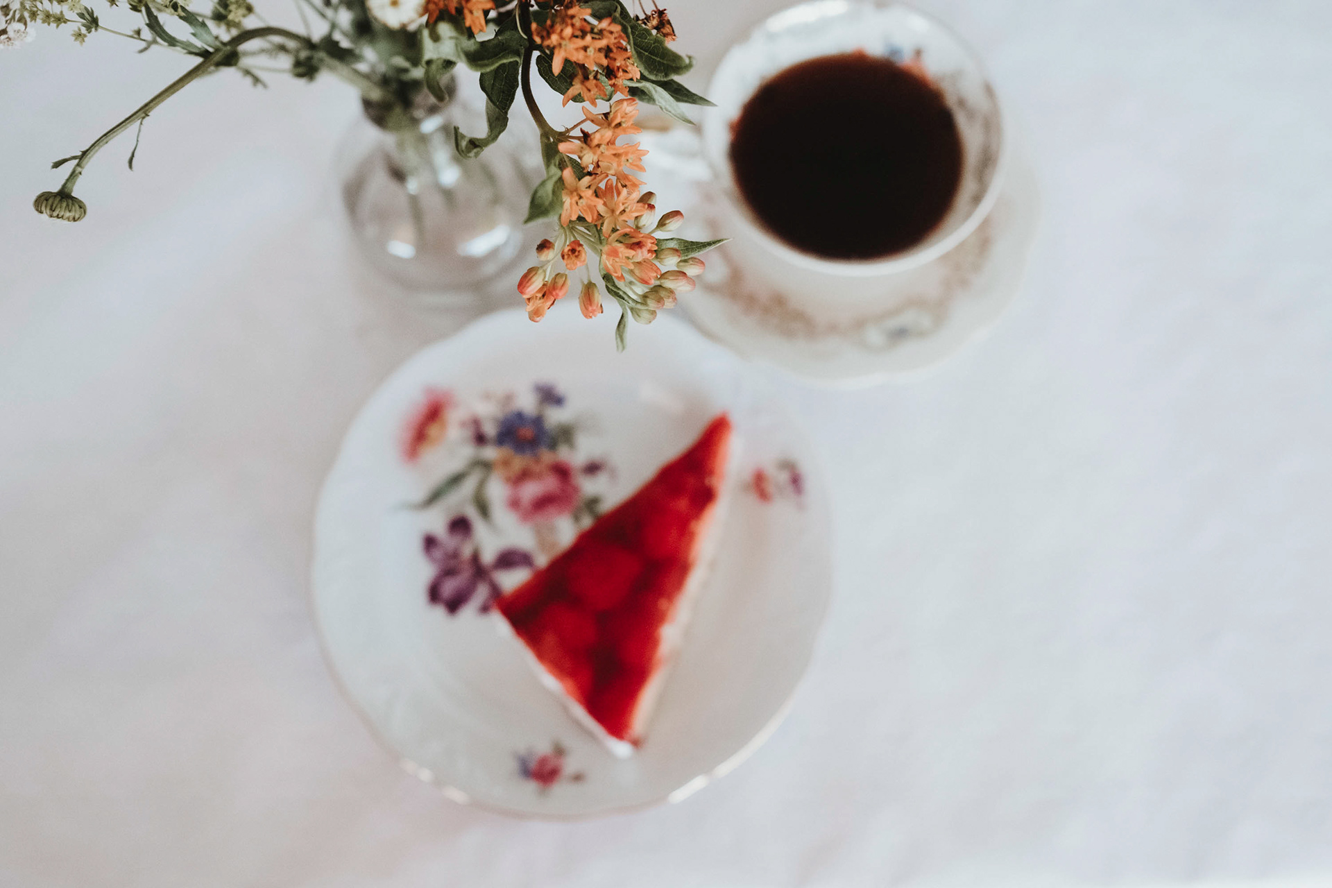 Kaffee Möllerei, Kaffeegedeck von One Fancy Fox, Kaffee und Kuchen, Hochzeitstorte