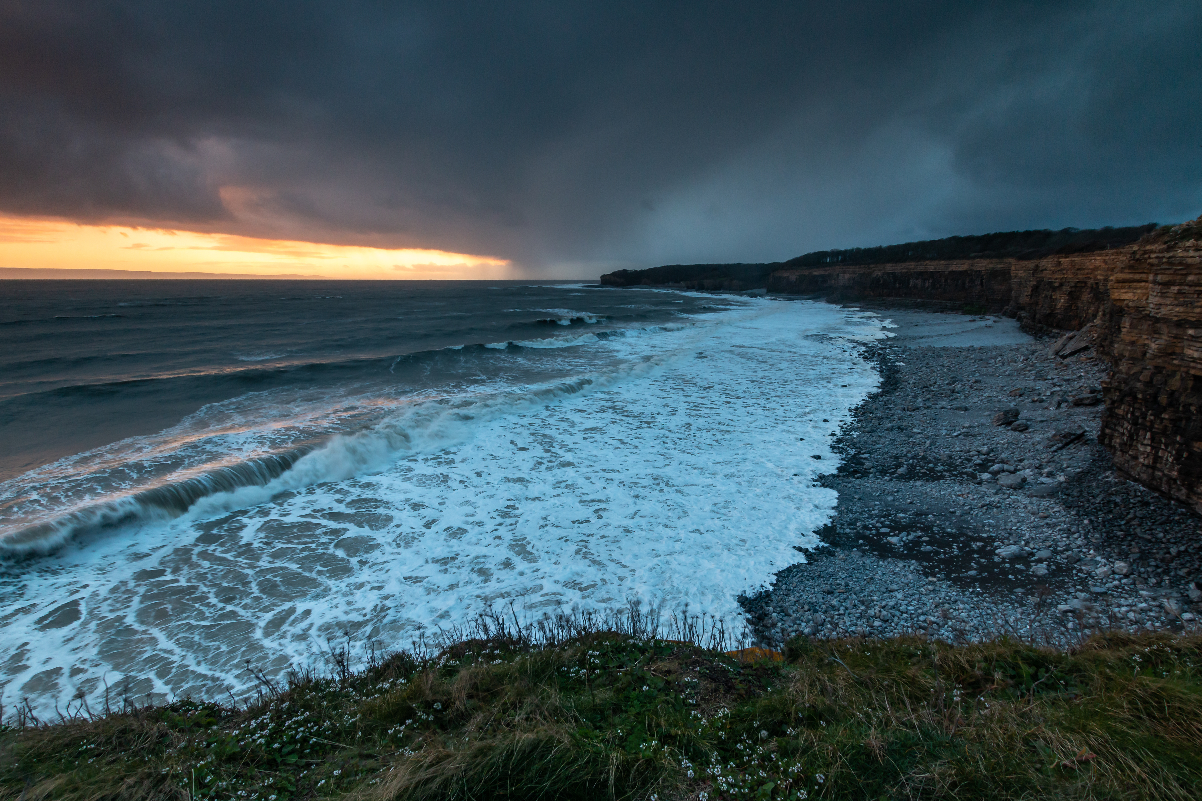 Dimhole Waves