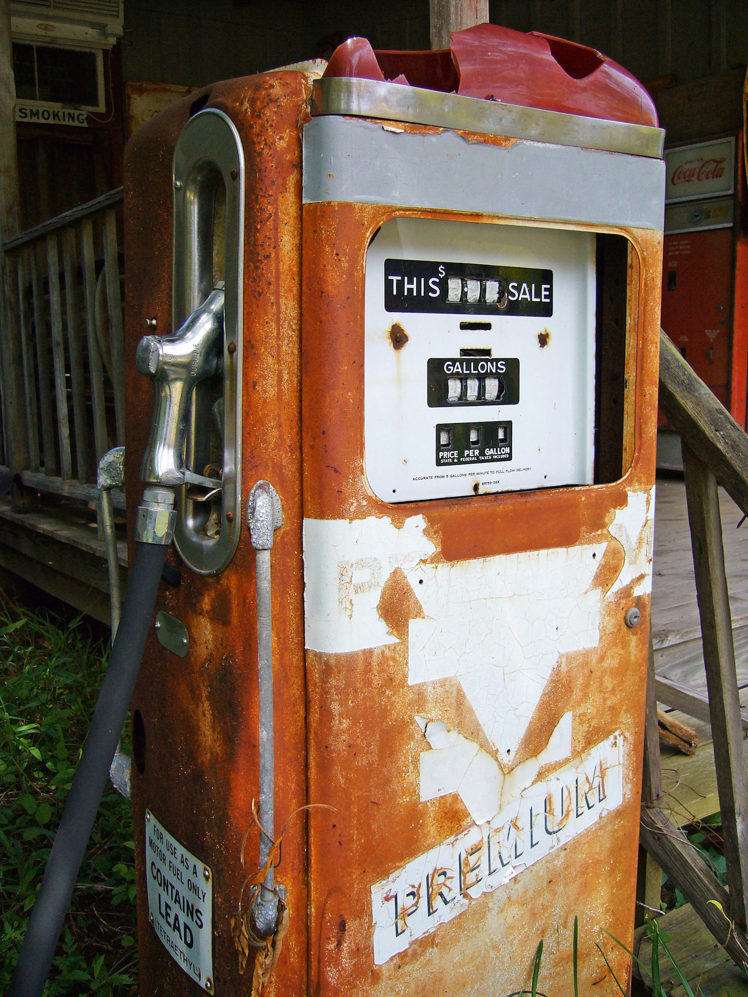 An antique gas pump in Bastrop Texas.