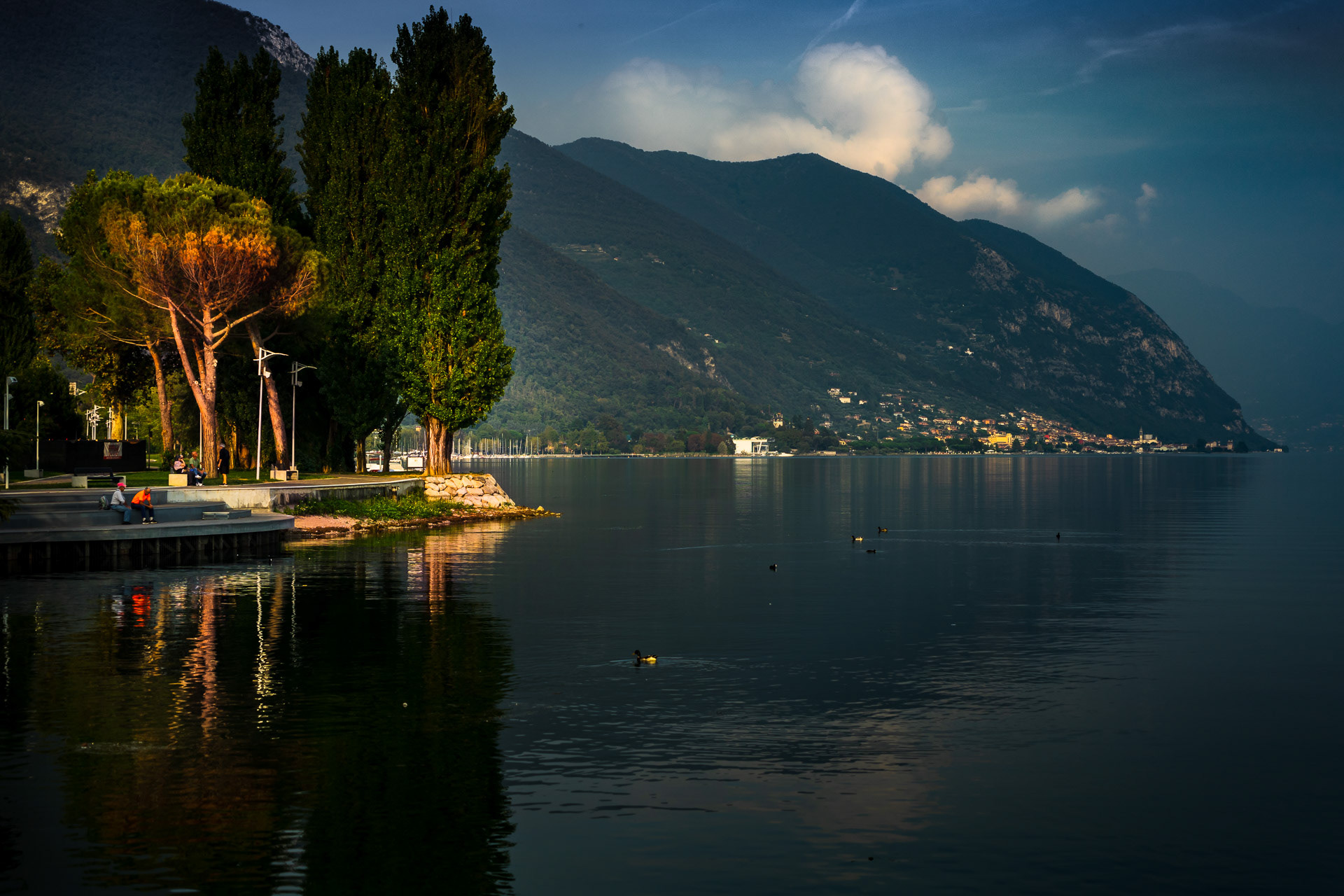 Evening atmosphere in Sarnico at the south end of the lake. The scenery is reminiscent of German Romantic paintings.