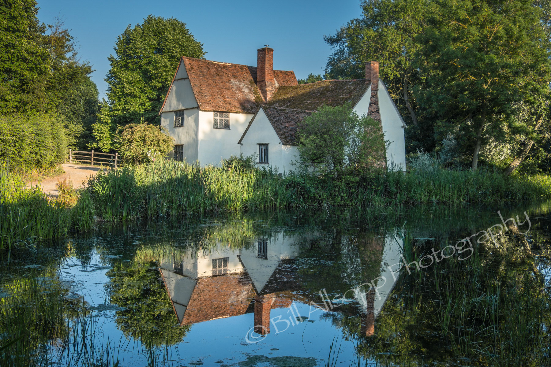 Willy Lott's Cottage at Flatford was featured in The Hay Wain, a painting by John Constable.