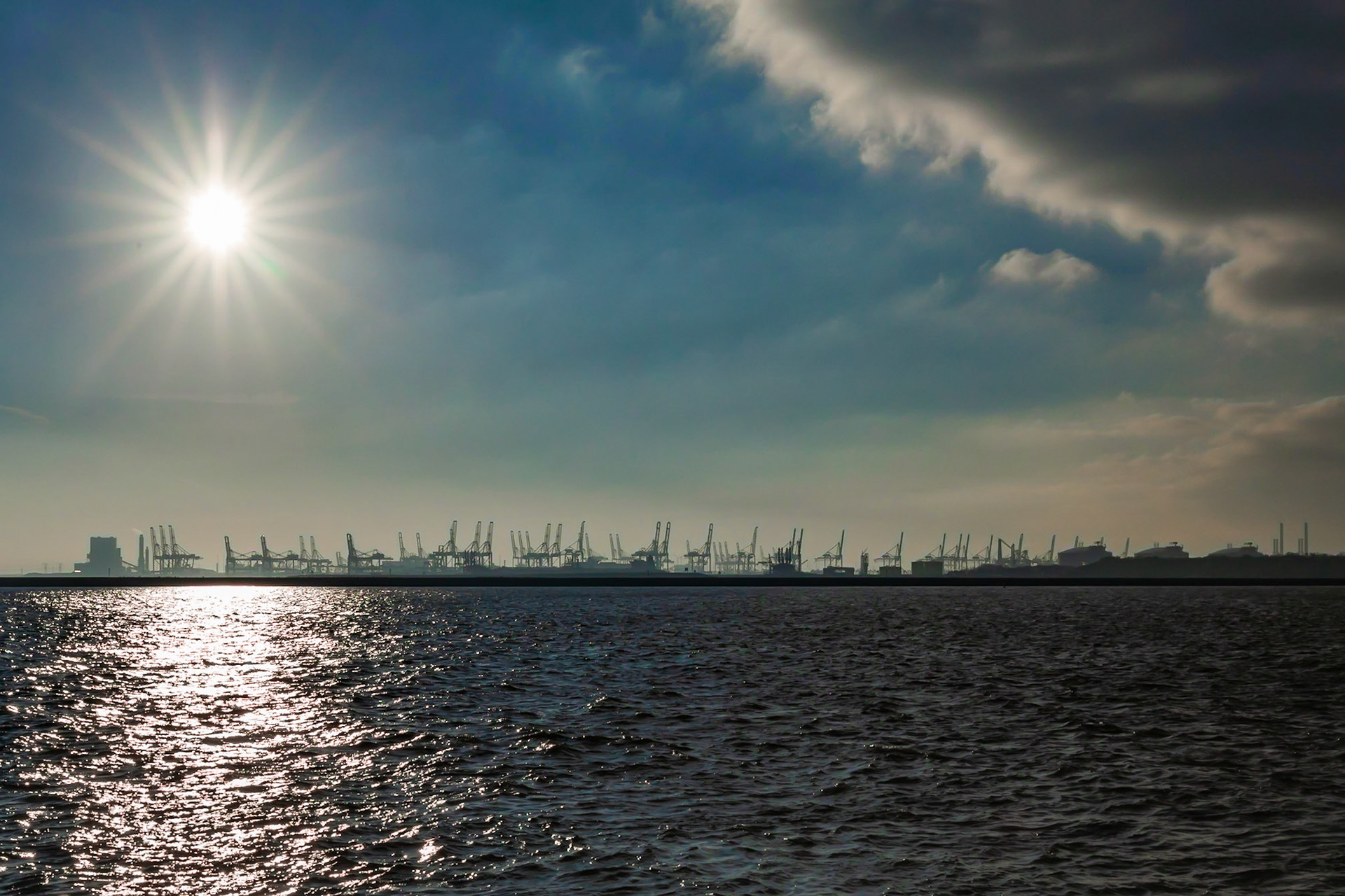 Hoek van Holland, industry