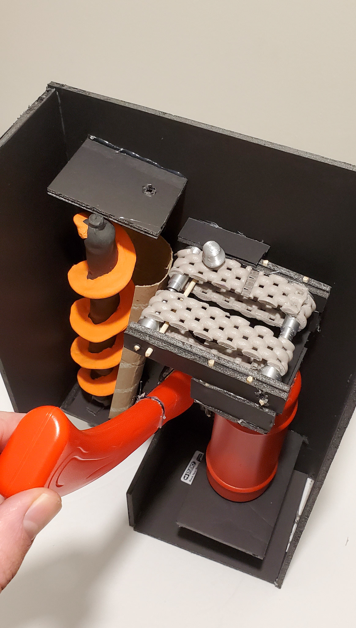 Conveyor turned by pulling lever down