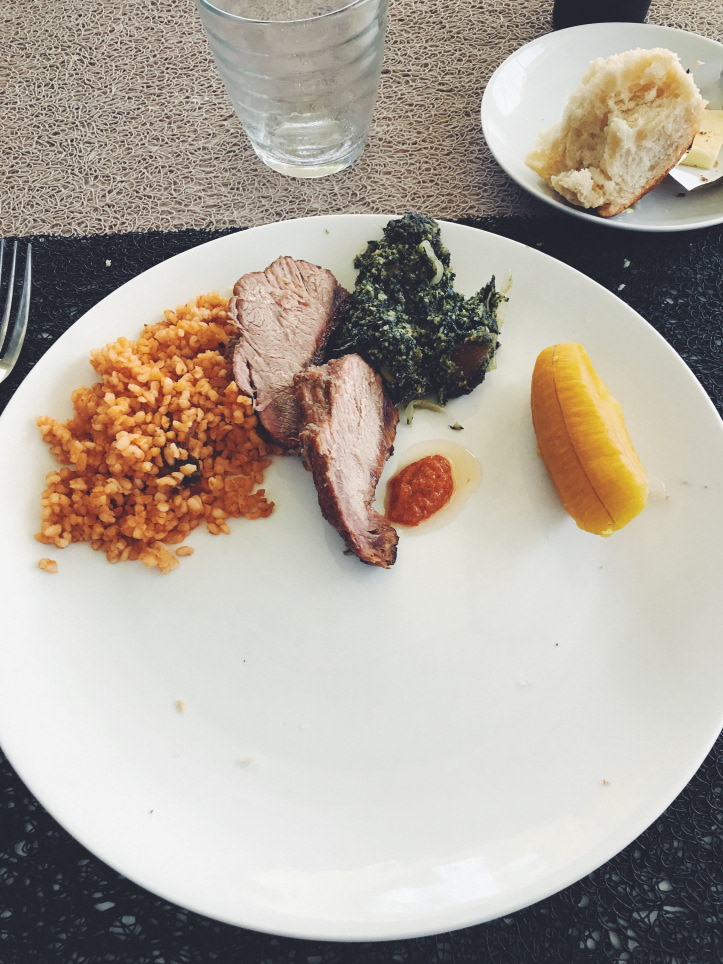 Boulgour sauté, méchoui de boeuf, Okorobon et plantain mûr