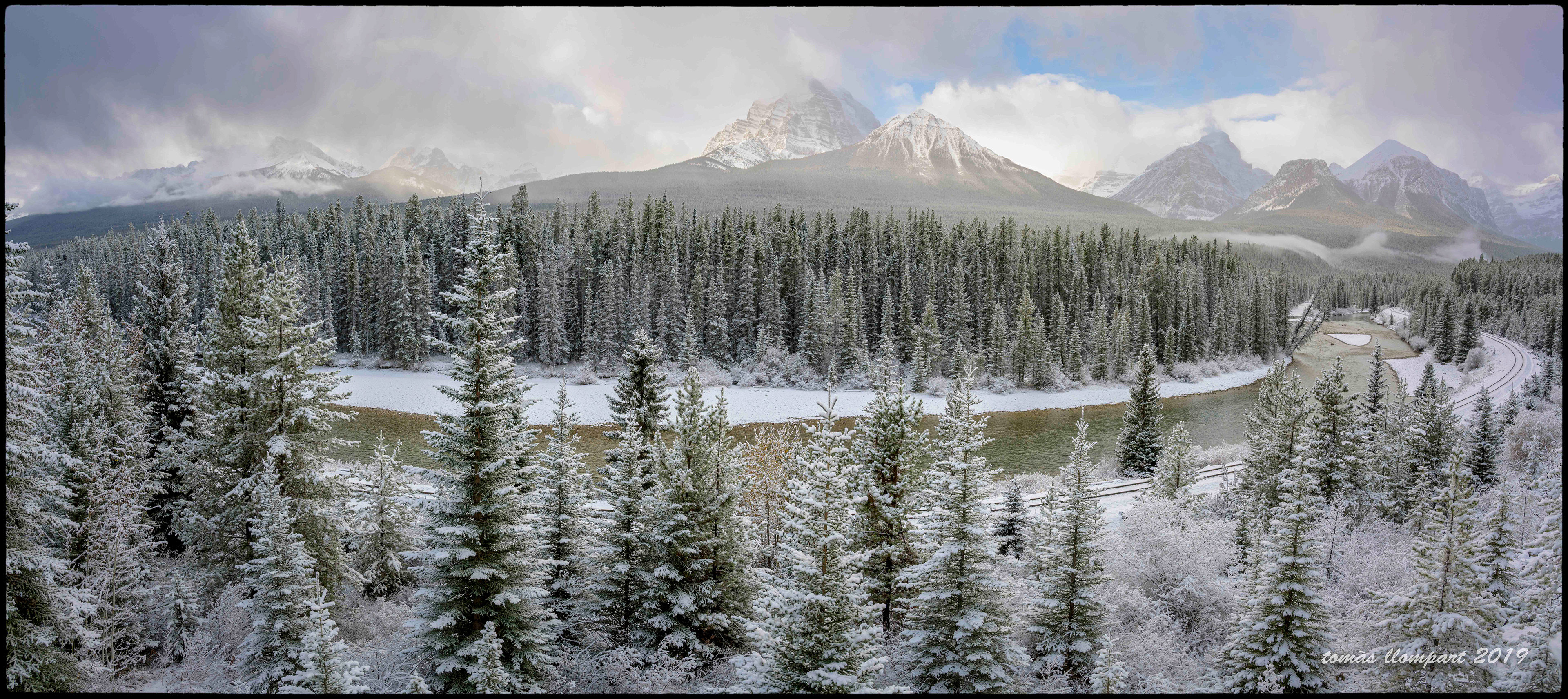 Morant's Curve (Lake Louise, Canada)