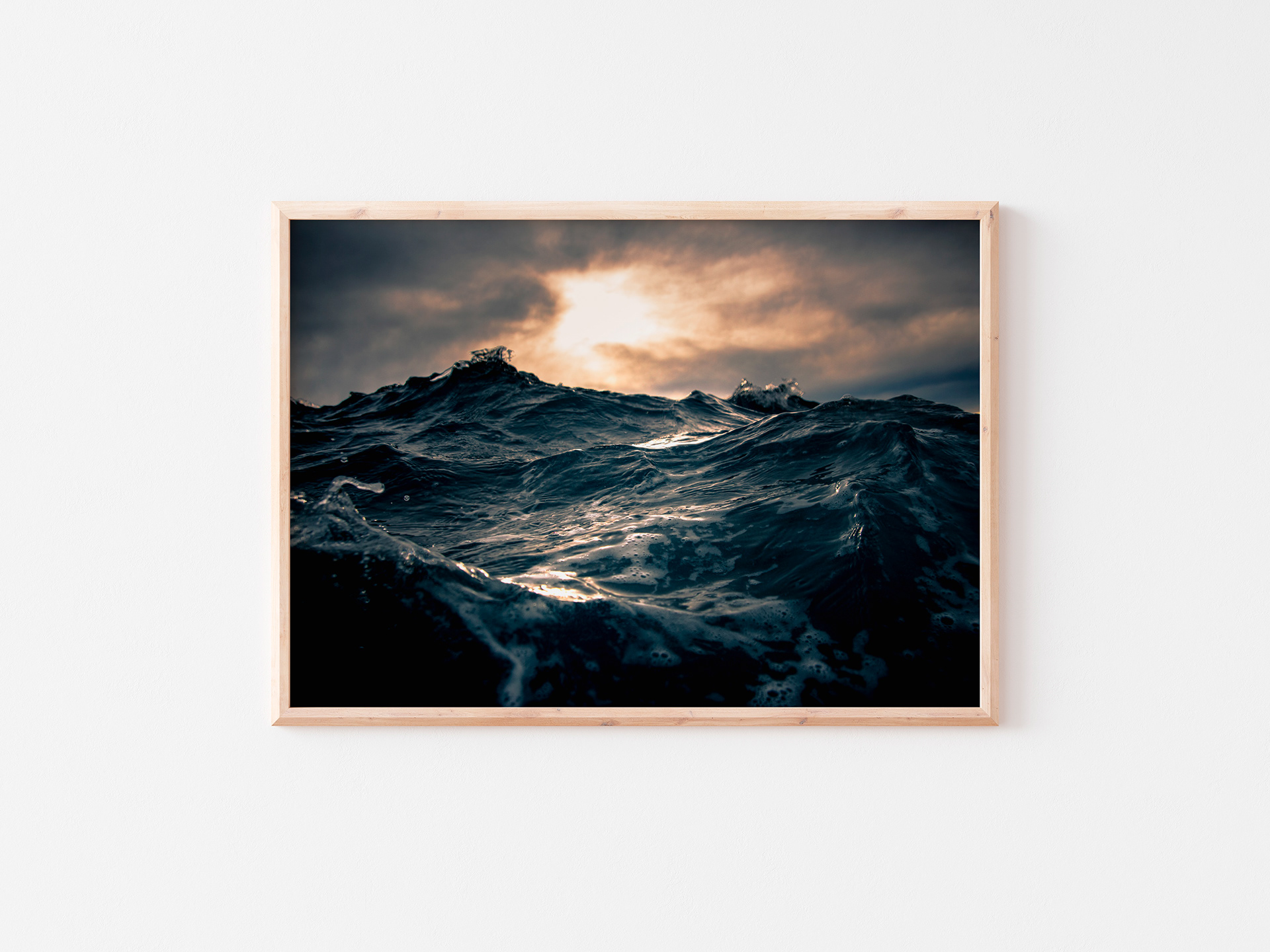 POWER, Menton