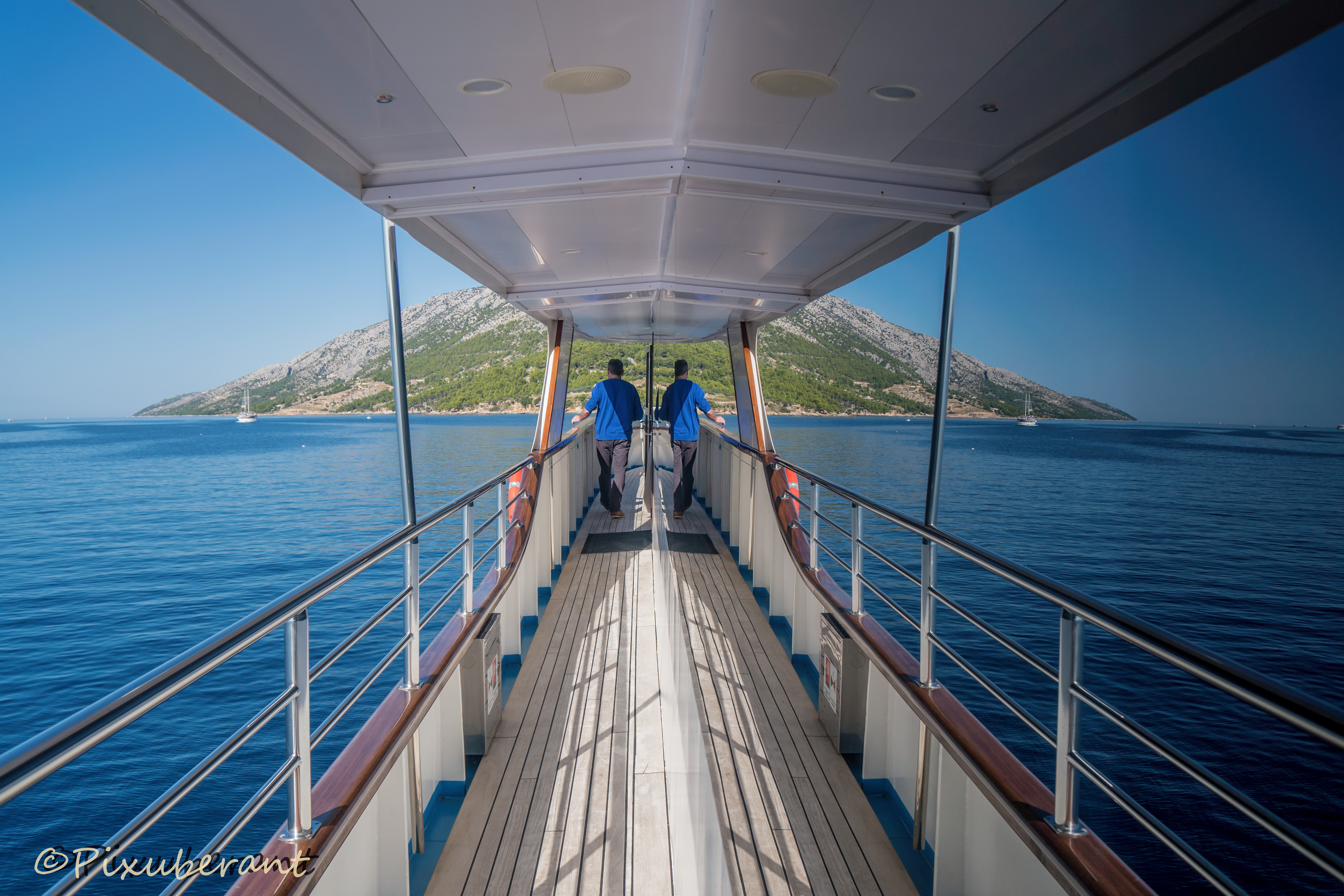 Fun reflections on Moonlight - with Captain Filip (how clean are those windows!!!)