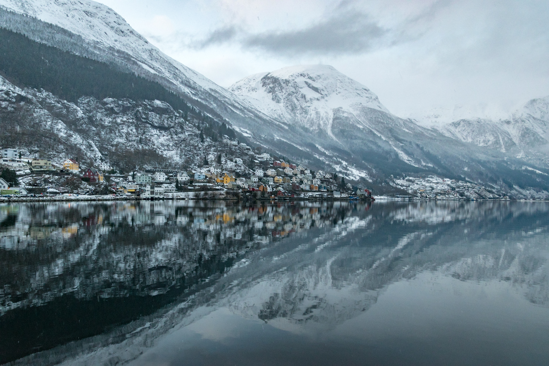This is Odda in the center of the Hardangerfjord - cought between the water and the mountains, this is definetly one of Norway's must-see places.