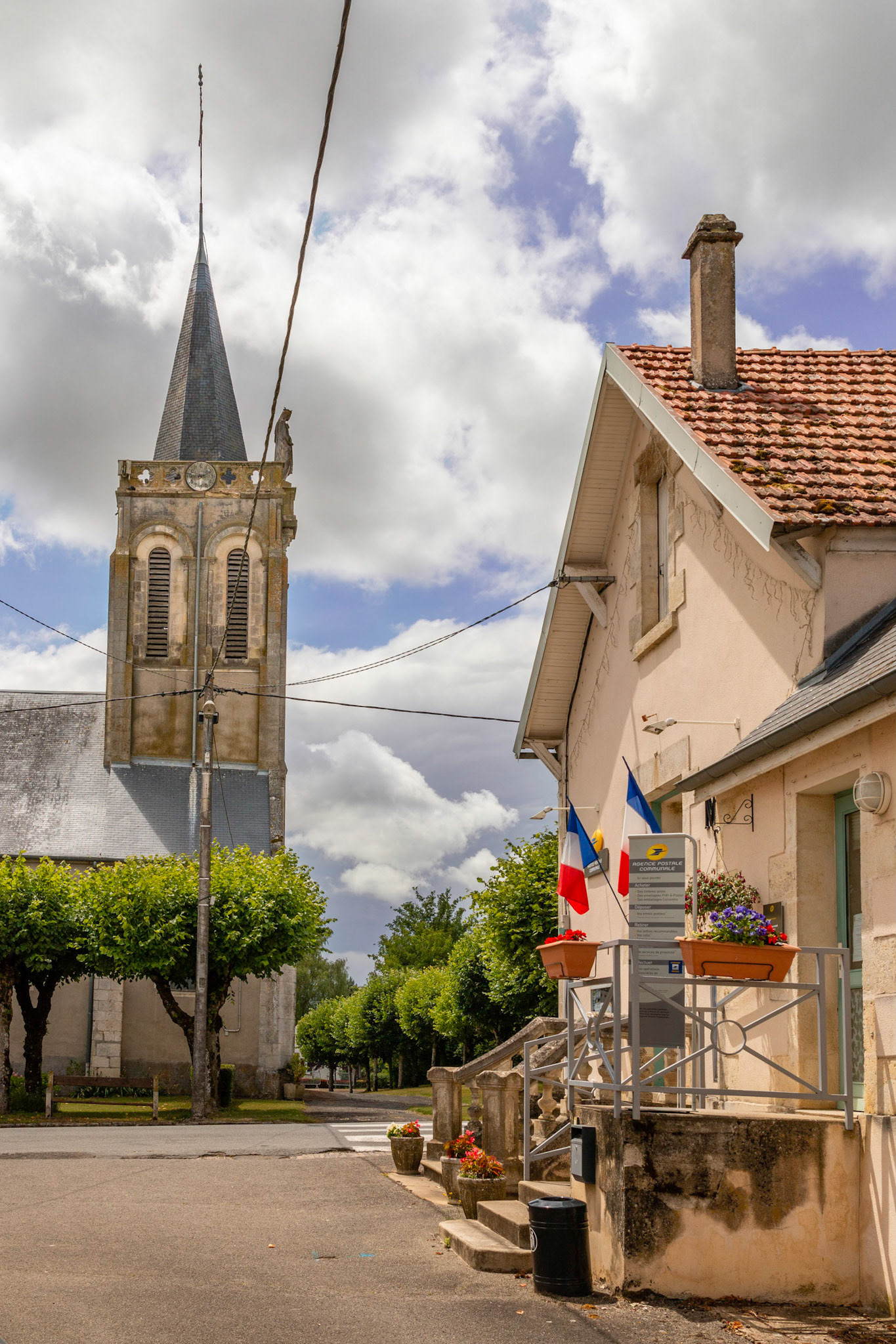Mairie et Eglise de Jalognes