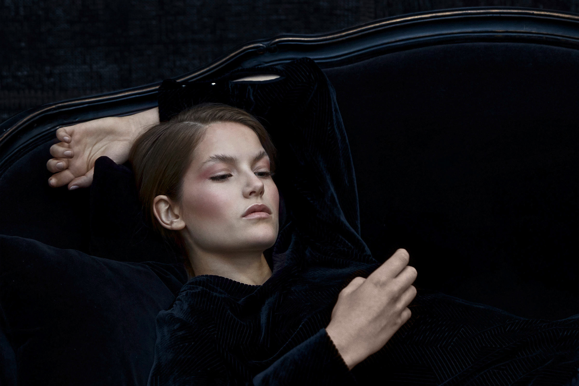 Black velvet, fashion, lifestyle, people, photography, styling, www.berndopitz.com, © Bernd Opitz