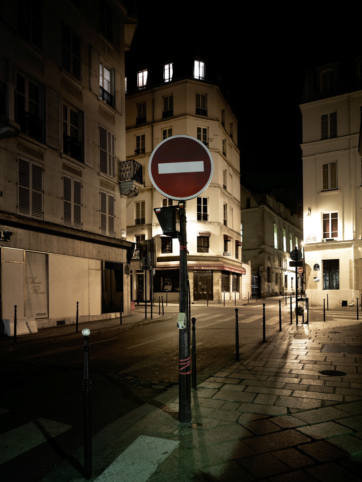 Style: "nuit paris"