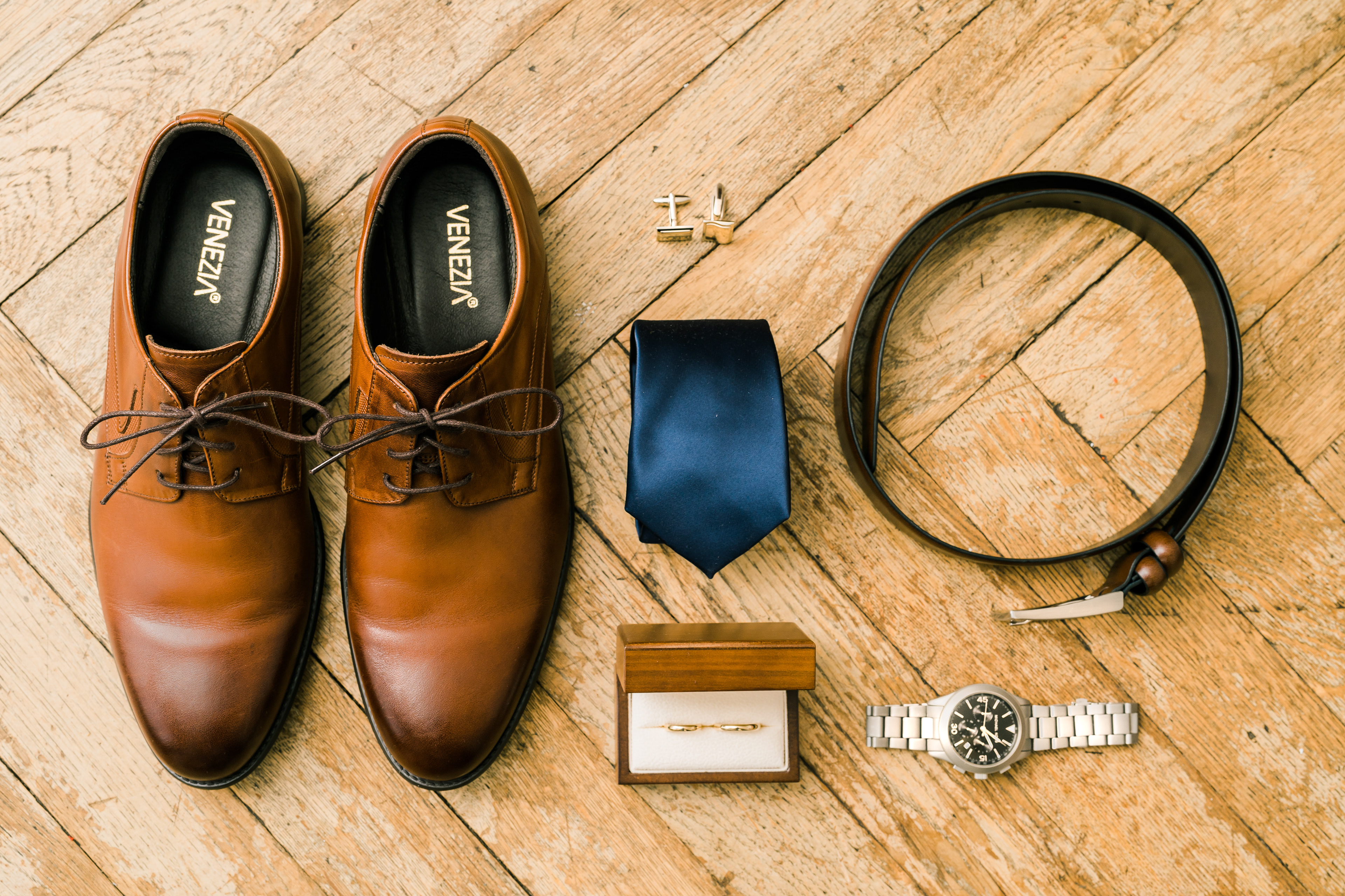Zdjęcie detali ślubnych w układzie flat lay | Rafał Murawski fotografia ślubna