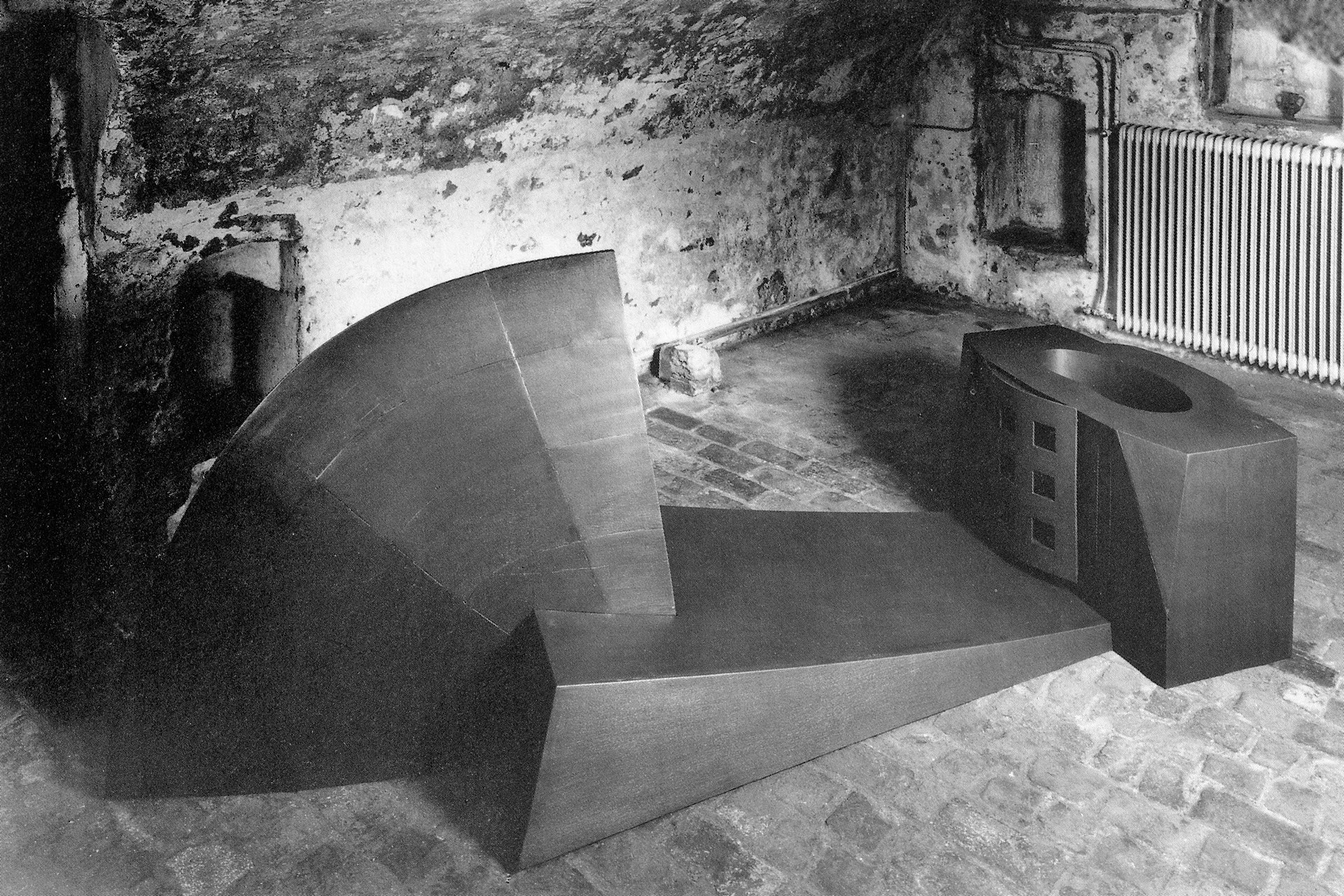   TRINIDADE 1994 - mixed media - exhibition 'Sculpture in The Netherlands'  1994  crypte of church - Doesburg/NL