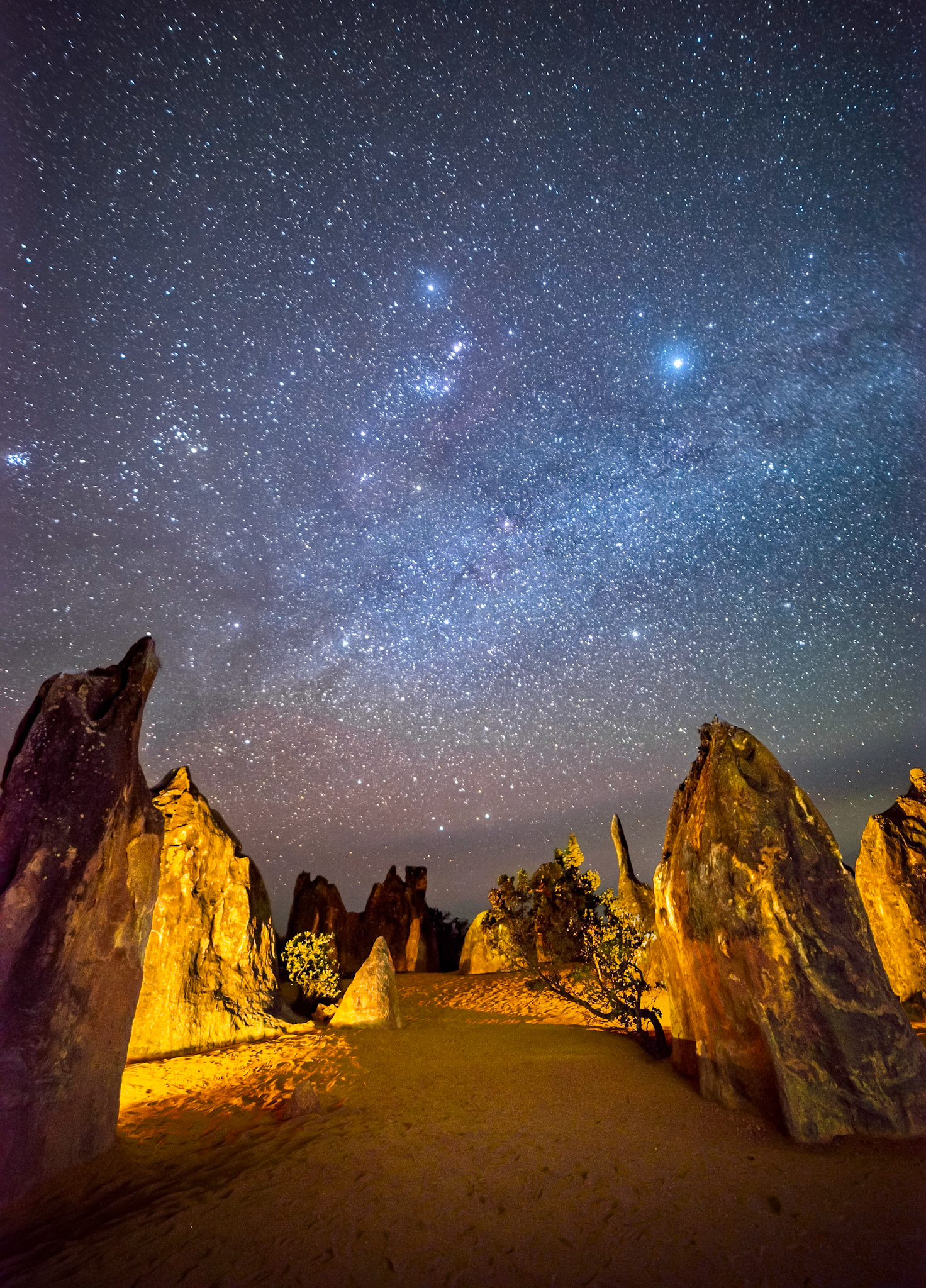 Made from 14 light frames by Starry Landscape Stacker 1.8.0.  Algorithm: Min Horizon Noise