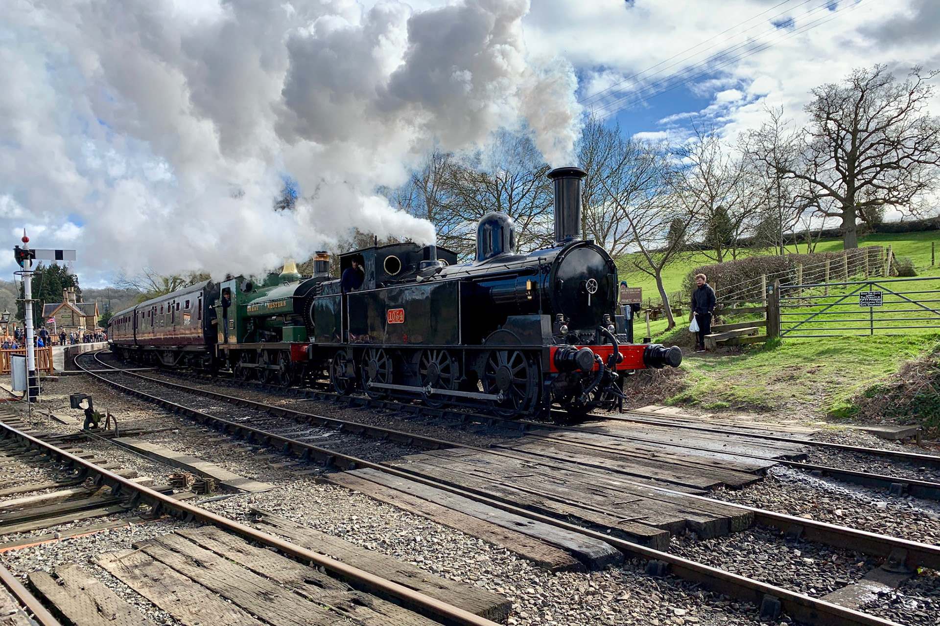 1054 & 813 proceed to Highley