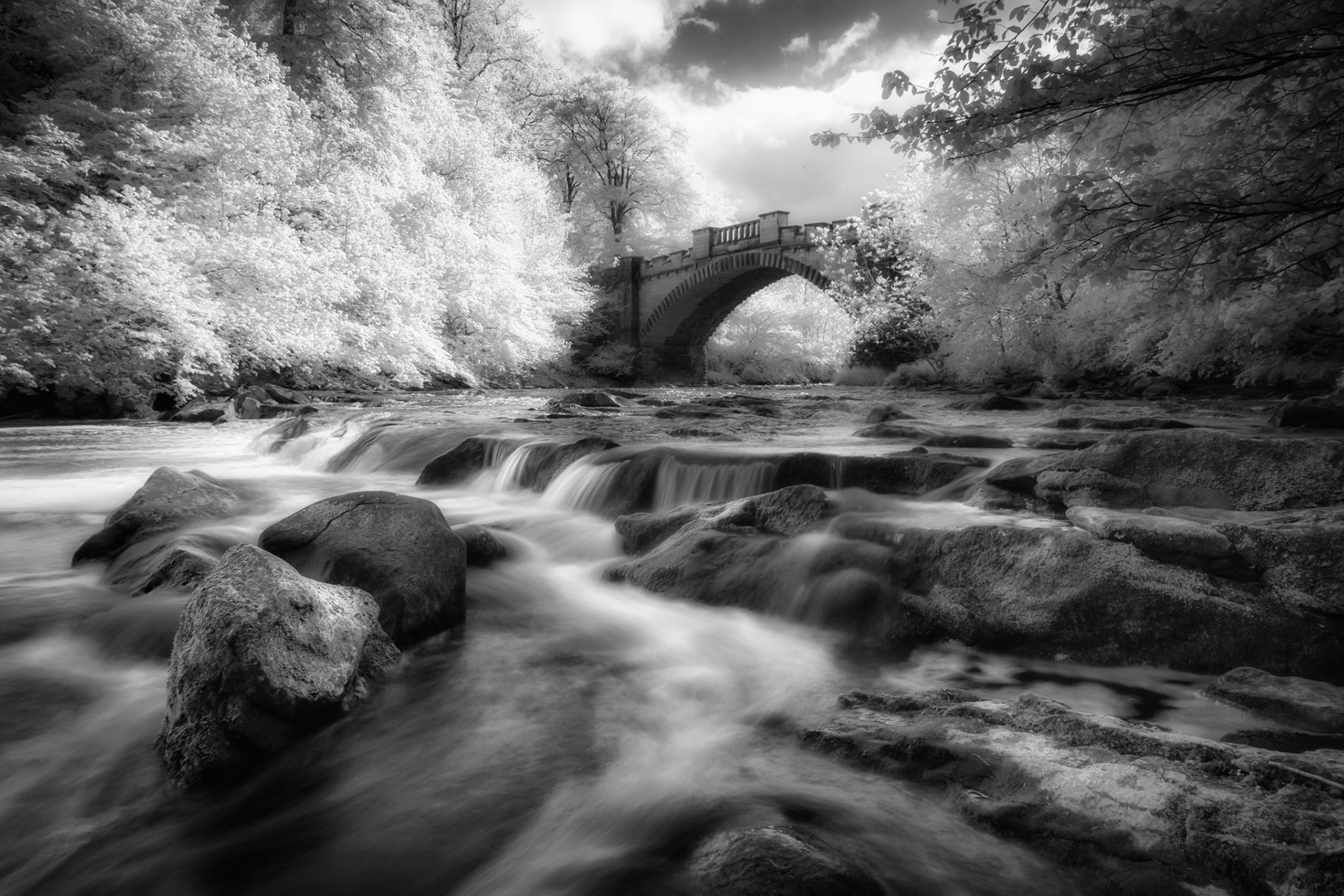 Nasmyth bridge over the River Almond - Livingston in Infra Red