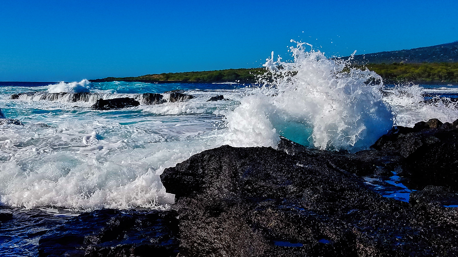 Wave breaking on lava rocks (Big Island of Hawaii)