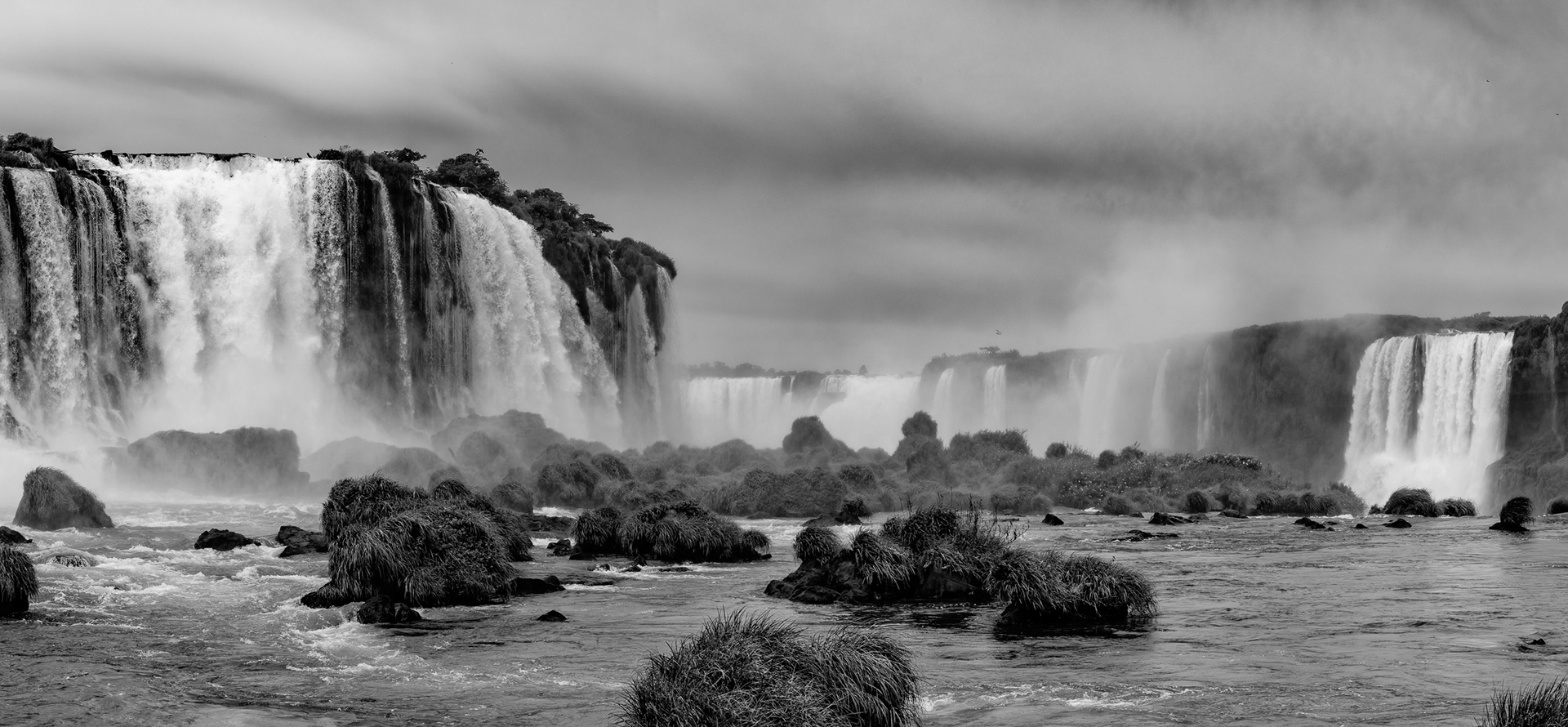 Apoteose das Águas (Parque Nacional Iguaçu - Foz do Iguaçu - PR) _ pano