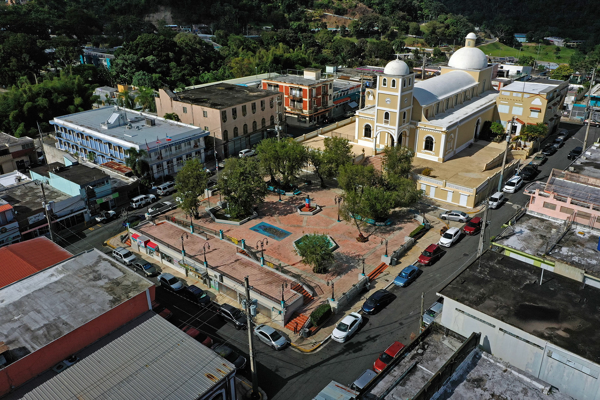 Plaza de la Revolución, Lares