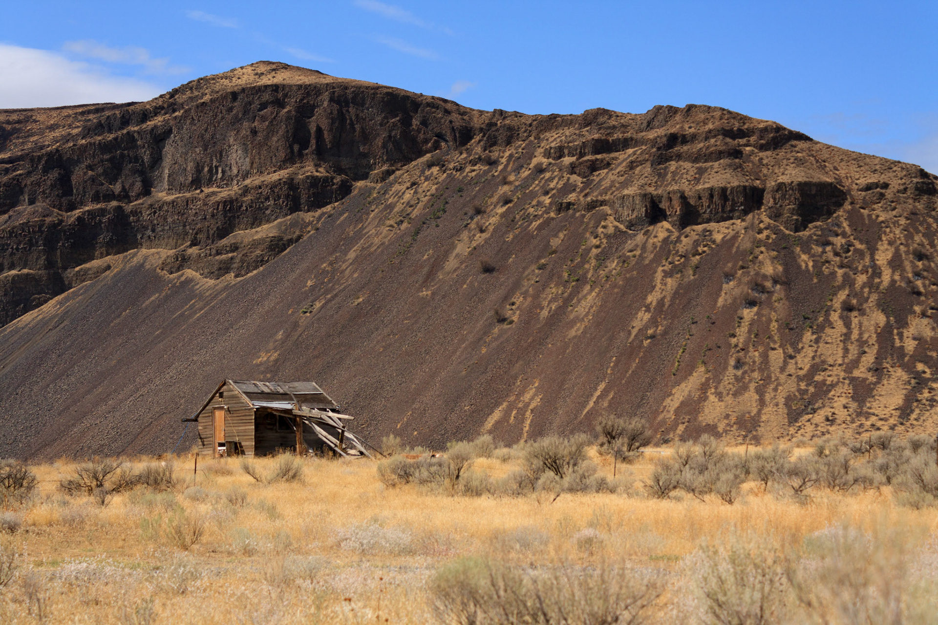 Old shed along the Palisades Highway in the Moses Coulee, Washington