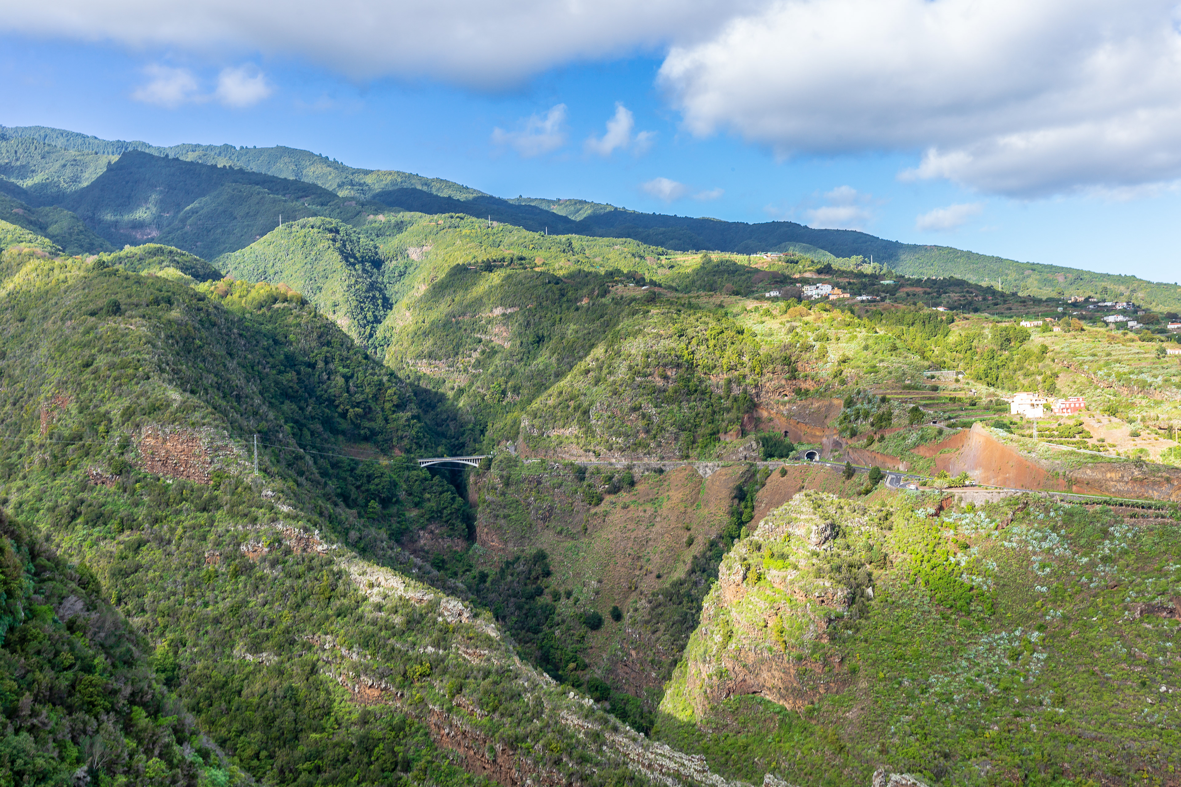 La Palma - Blick vom Mirador San Bartolo auf die Brücke über den Barranco de Las Angustias - Schlucht der Todesängste
