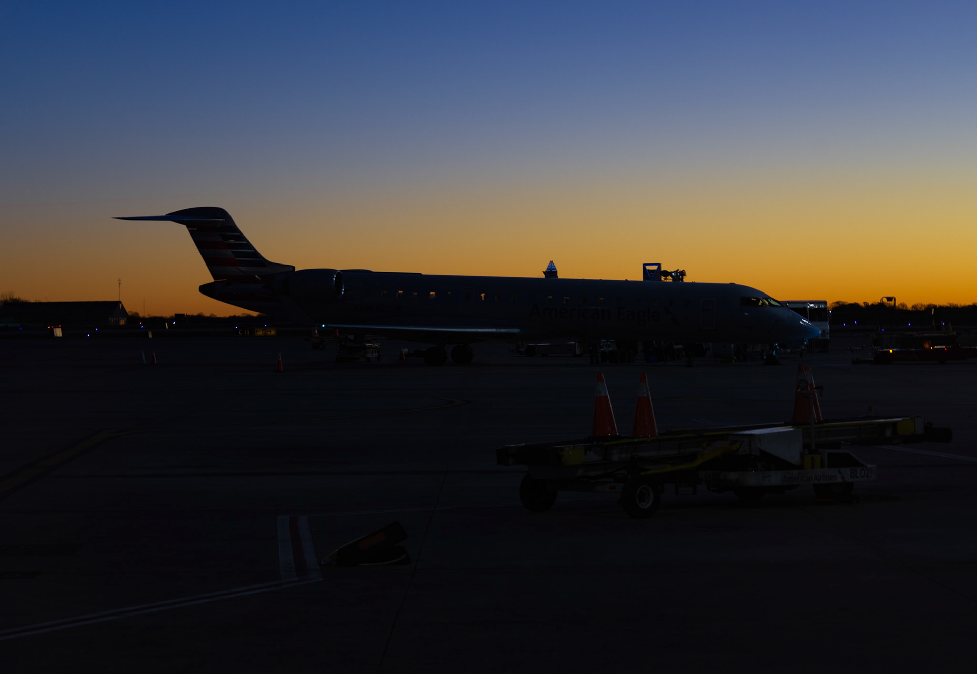 CRJ900 Tail Silouette