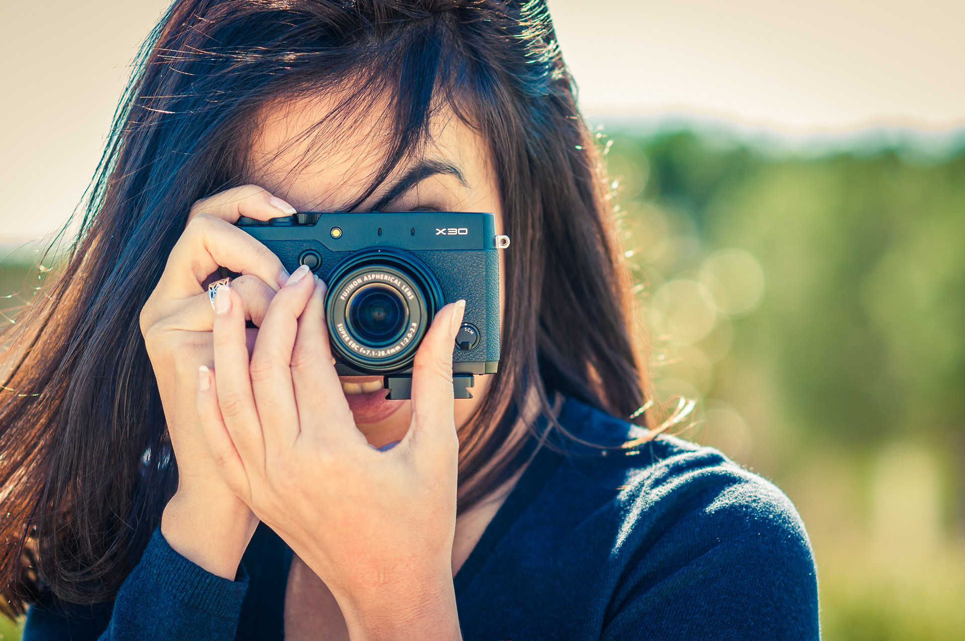 Camara Fuji haciendo una fotografia