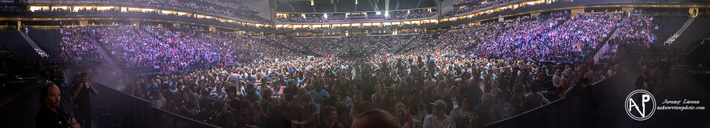 Crowd Just Before John Mayer Took the Stage