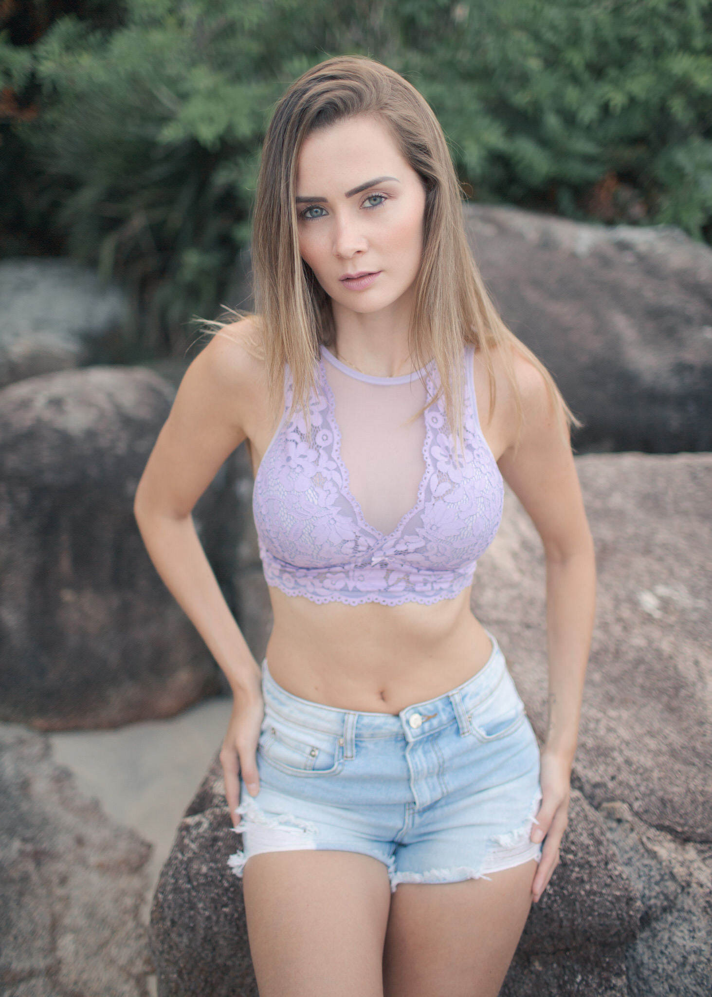 Ensaio fotográfico feminino na Praia da Daniela, em Florianópolis