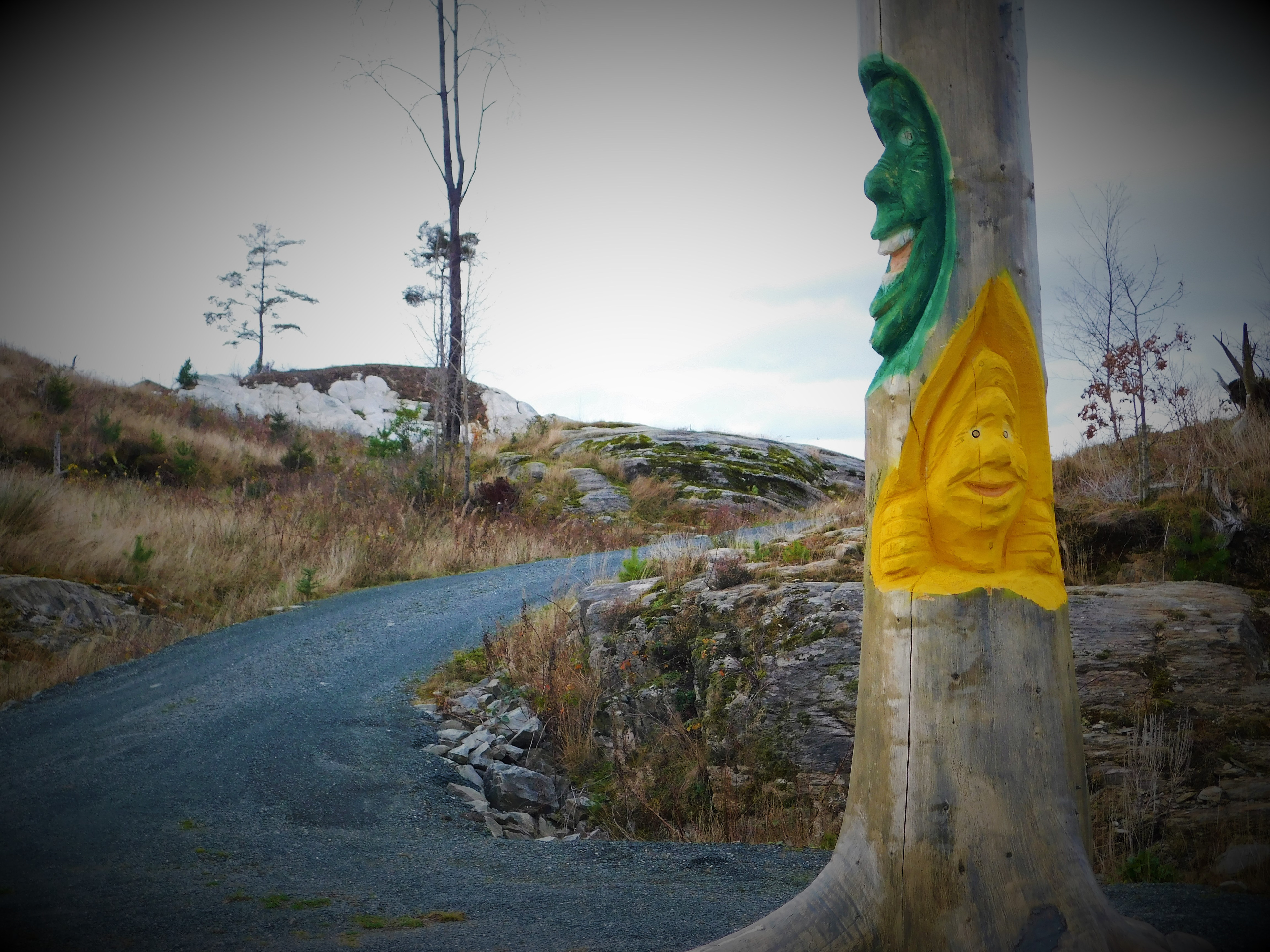 GULLHAUG i bakgrunnen, sett frå RAUALØO, berre 200 meter unna.